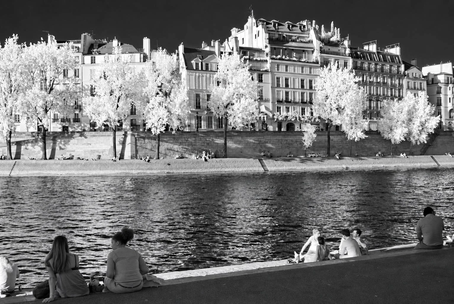Infrared_Paris_France_landscape IR720nm_photography (1).jpg
