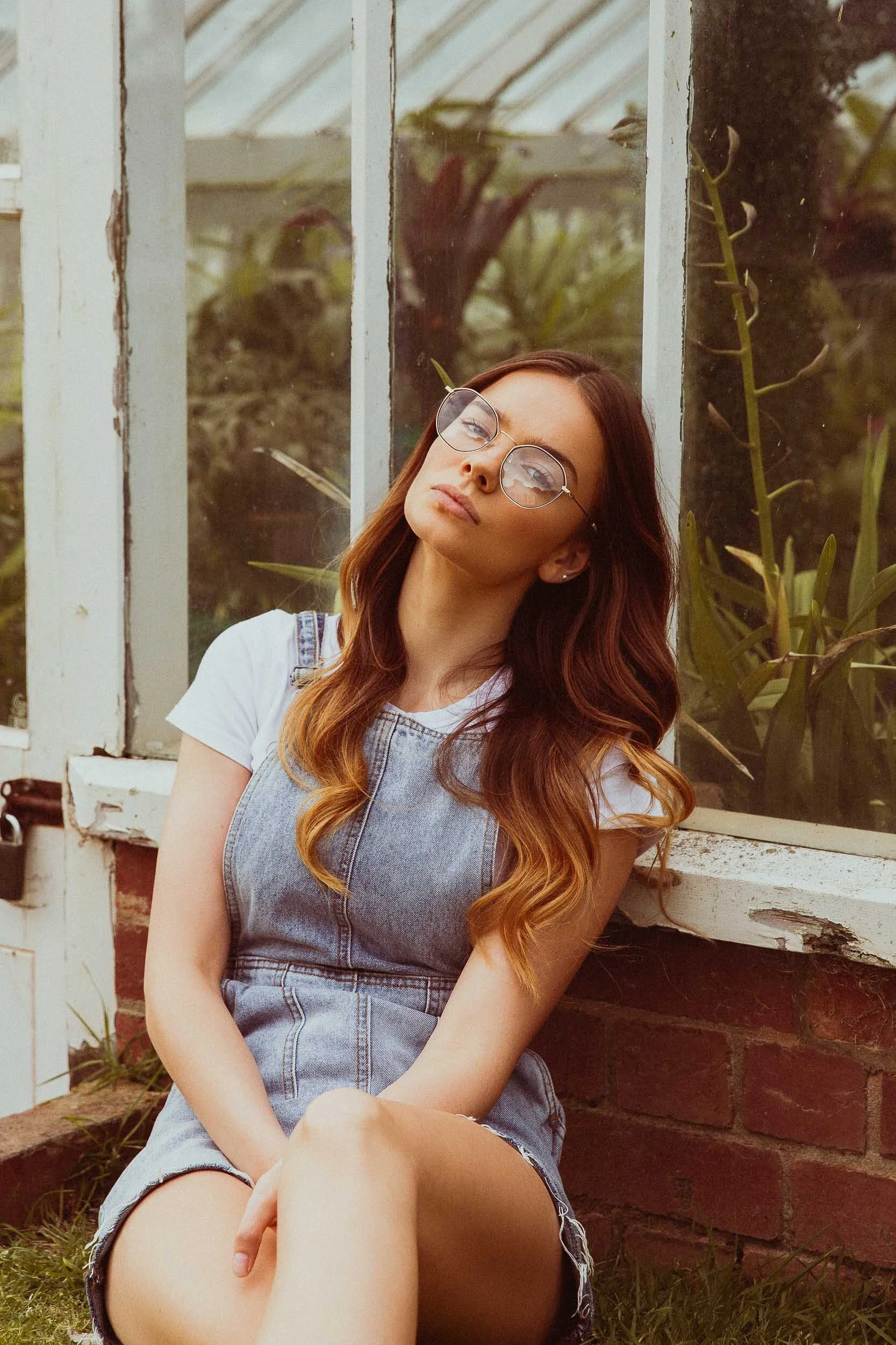 leaning photoshoot girl ariel russell