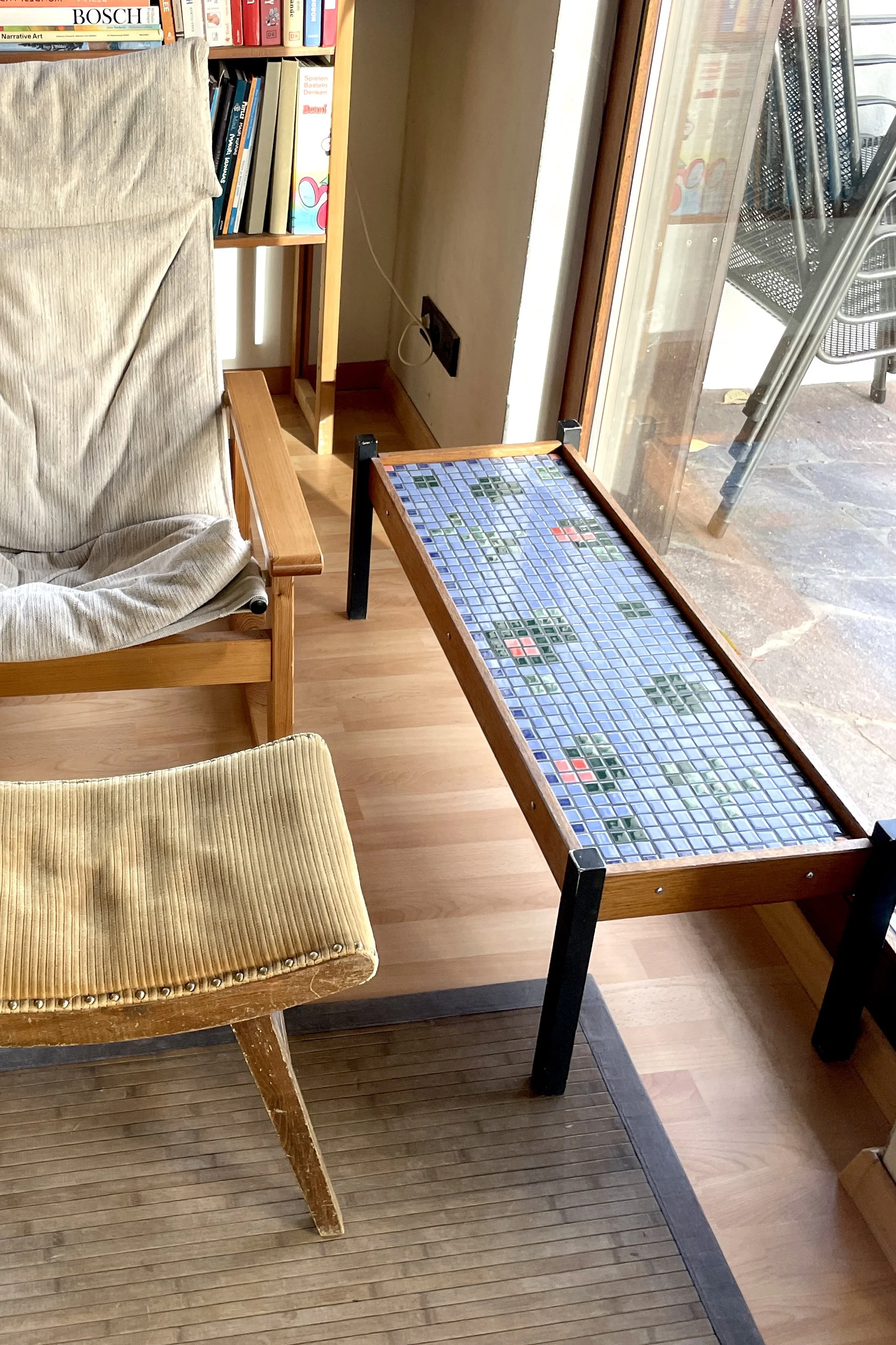 I made a tile table — pottery to the people