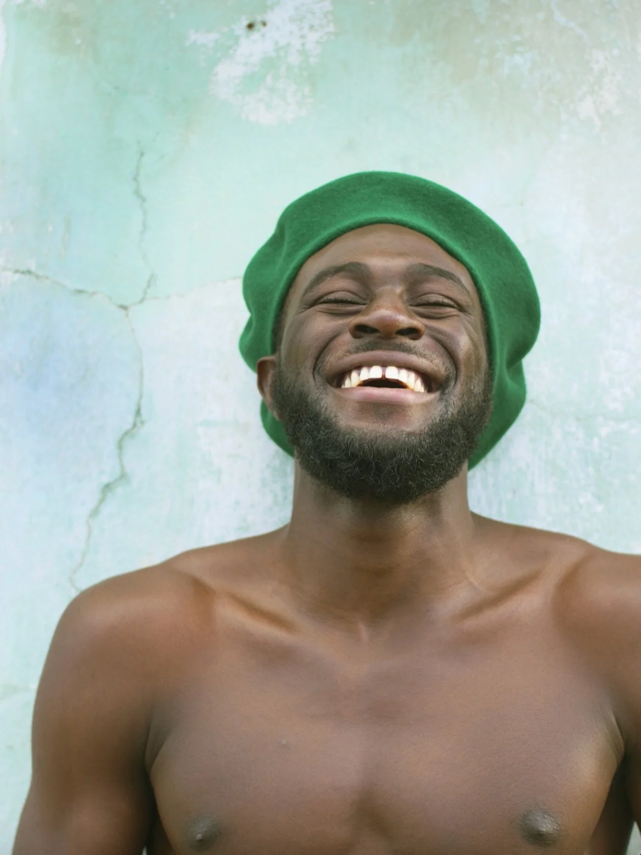 Morning light, Marigot.
Omer&rsquo;s smile 

@francoiscastelain 
@mako.culture 

#artportrait #smilemaker #stmartin
