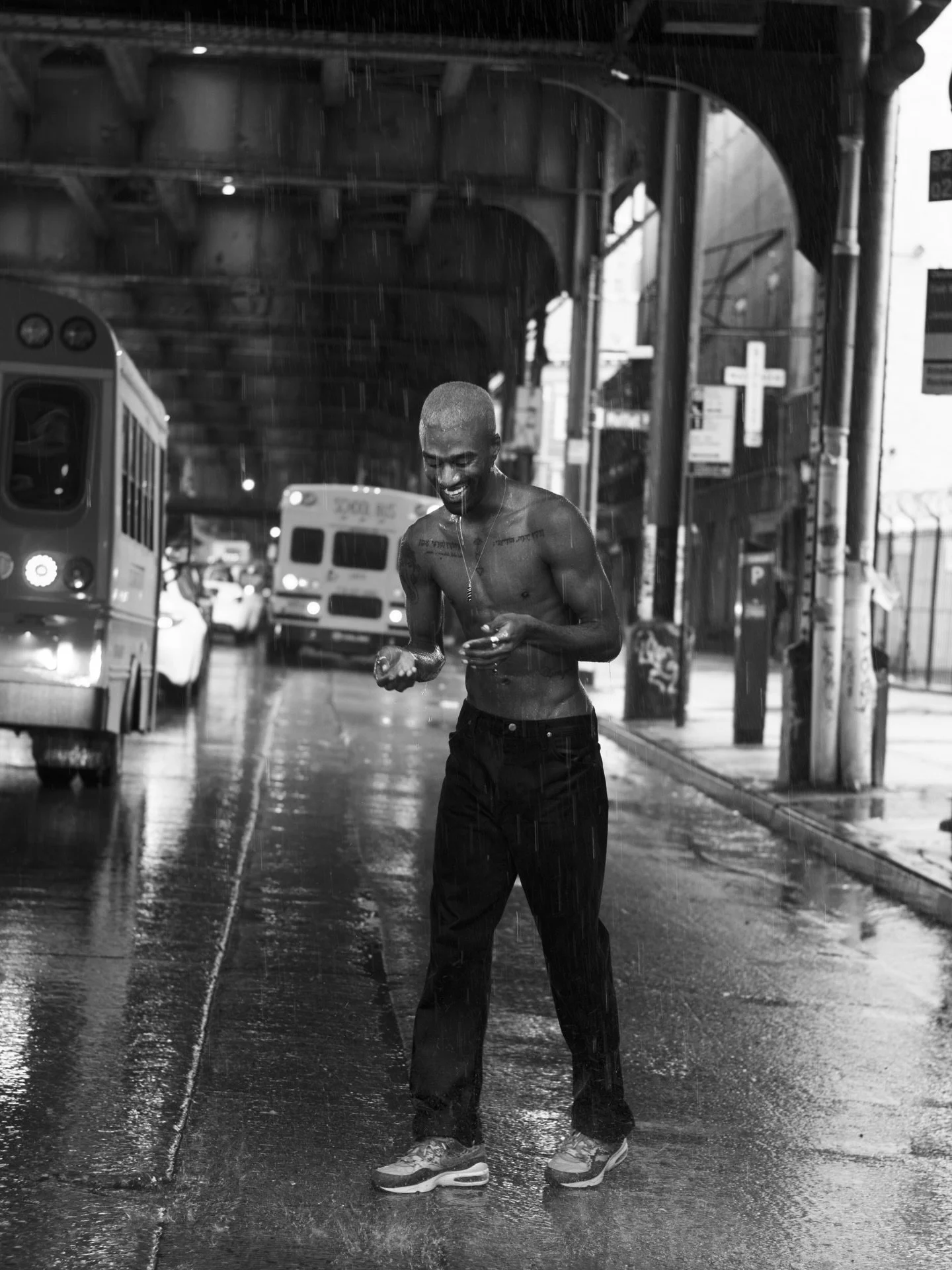 Rainy Brooklyn.

Anthony Javier Savoy 
@francoiscastelain 
@mako.culture 

#brooklyn #rain #dance