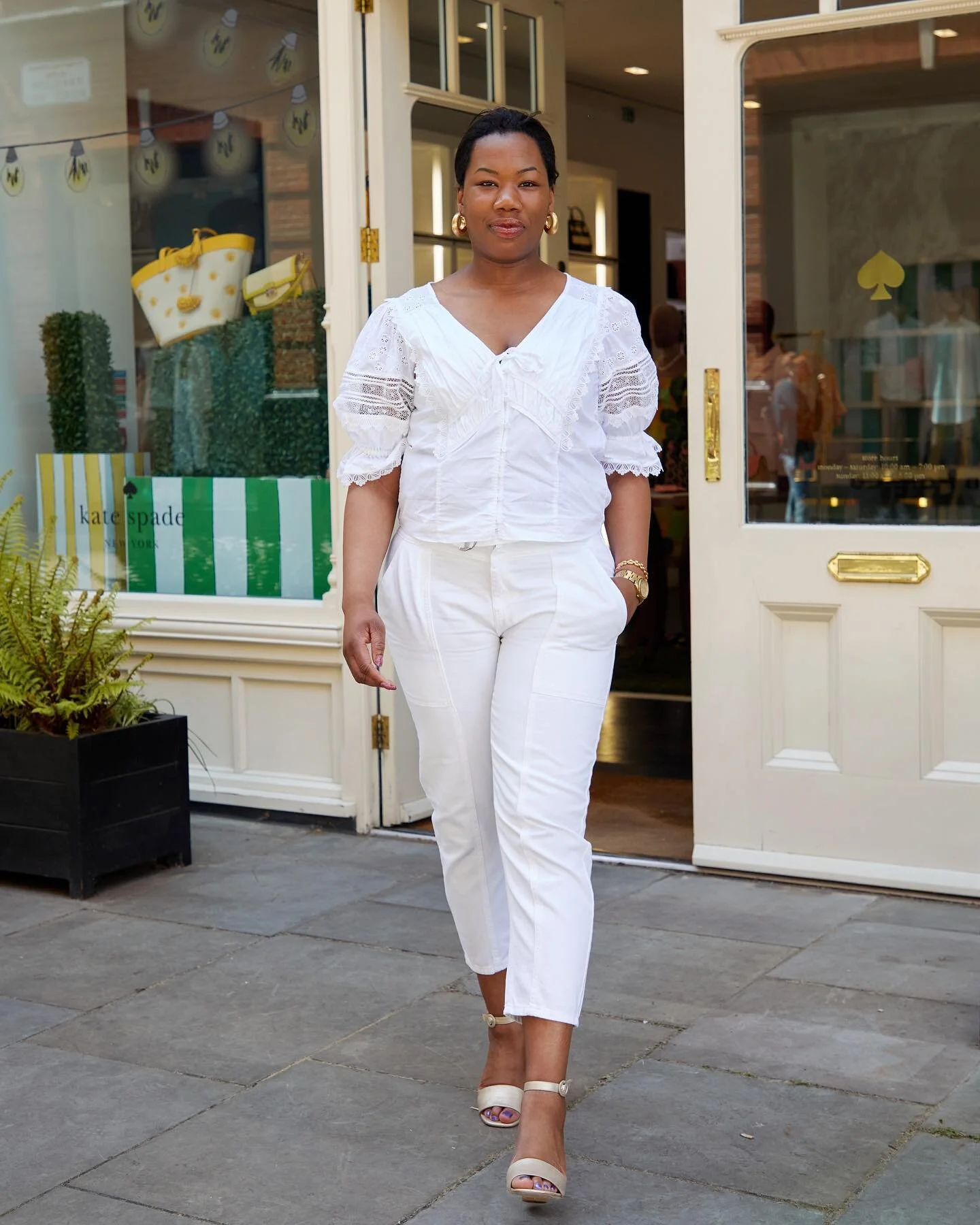 ⚡️GREAT THINGS HAPPEN OUTSIDE YOUR COMFORT ZONE⚡️

Who else loves the all-white outfit I wore for the @donnaidadenim shoot? 🤩 I&rsquo;ll let you in on a secret 🤫 I was apprehensive at first as it&rsquo;s outside my comfort zone

🕊Until a 2/3 years