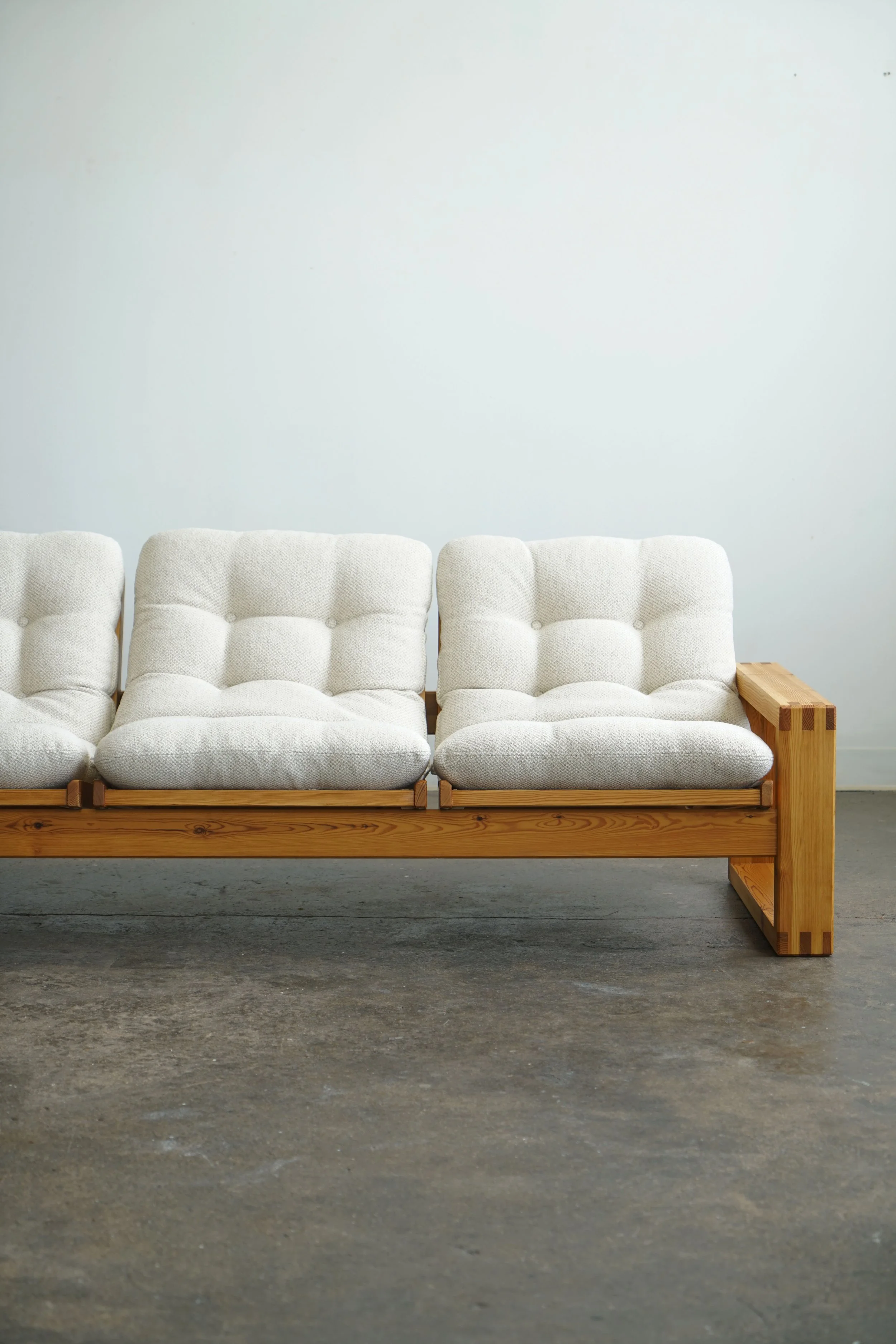 Ekstrom_pine_sofa_2.jpg