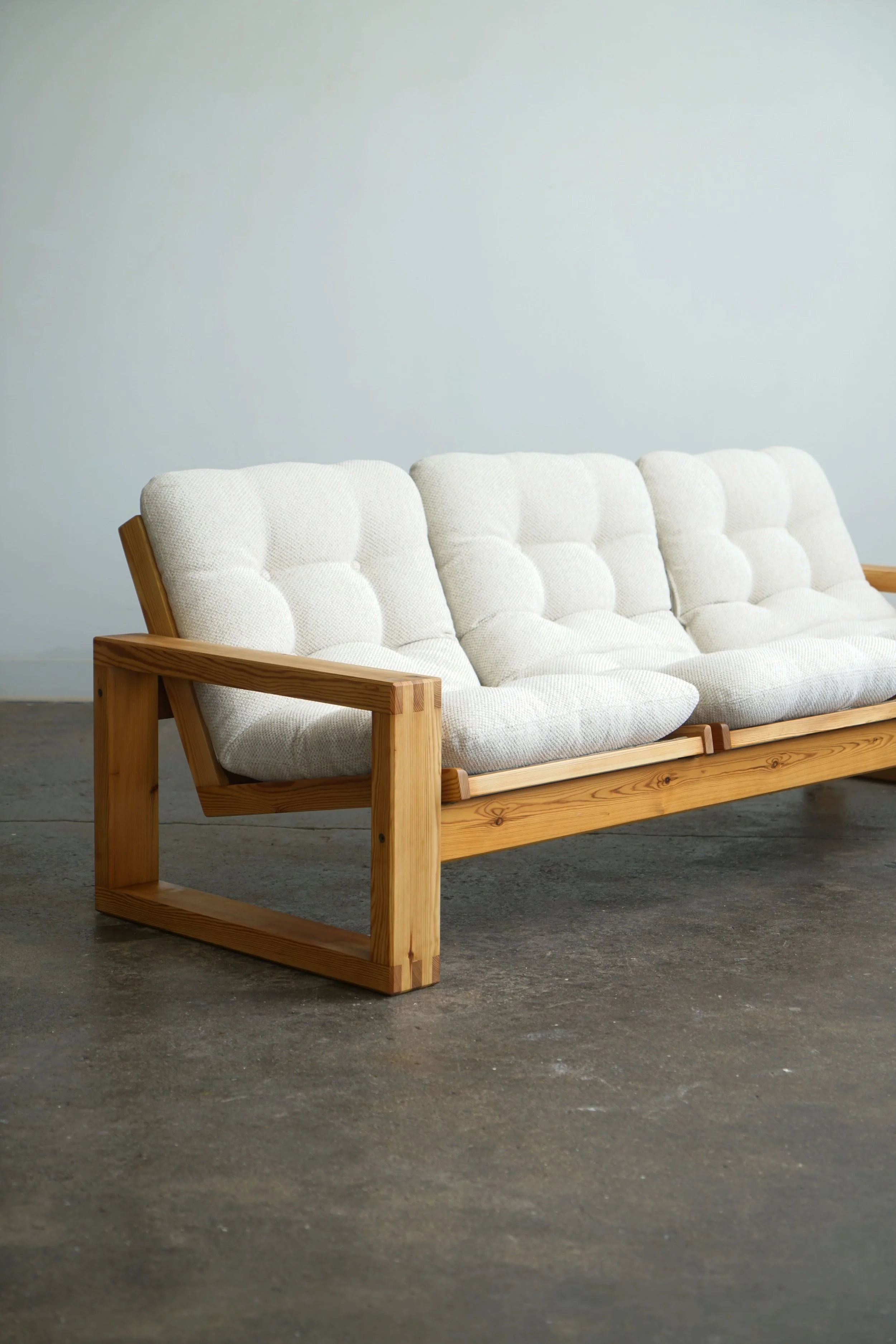 Ekstrom_pine_sofa_8.jpg