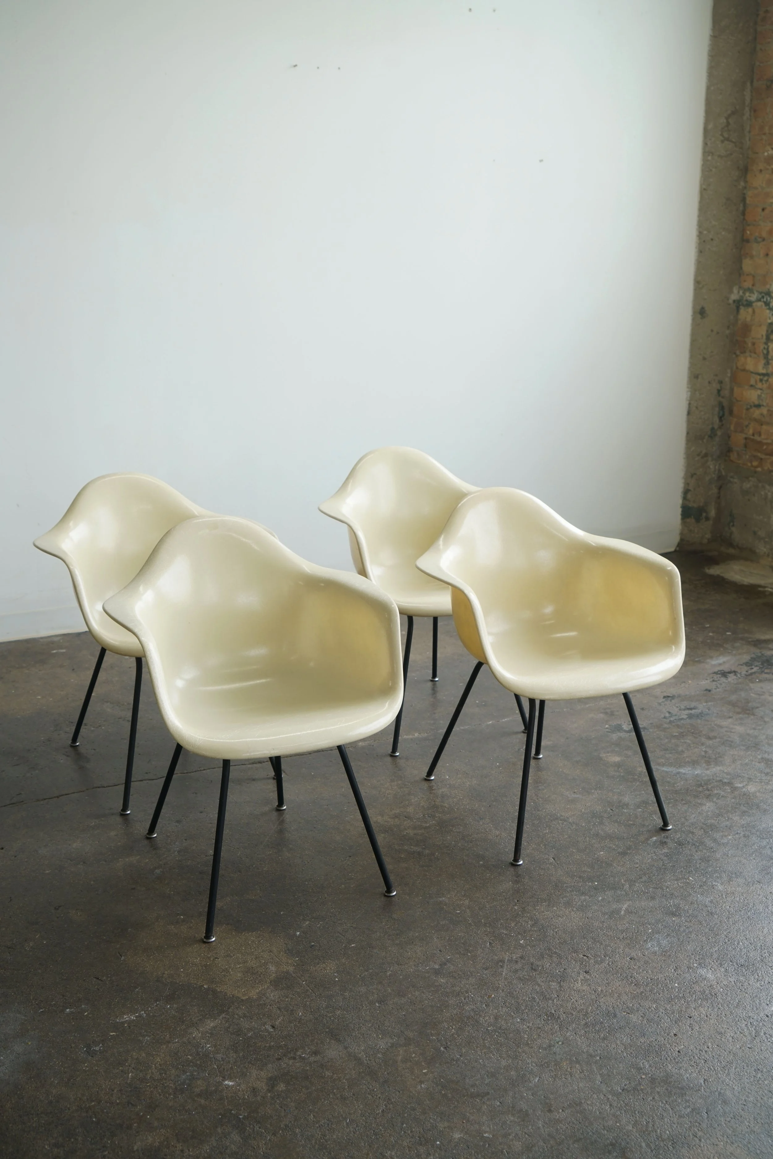 Setfour_eames_DAX_2.jpg