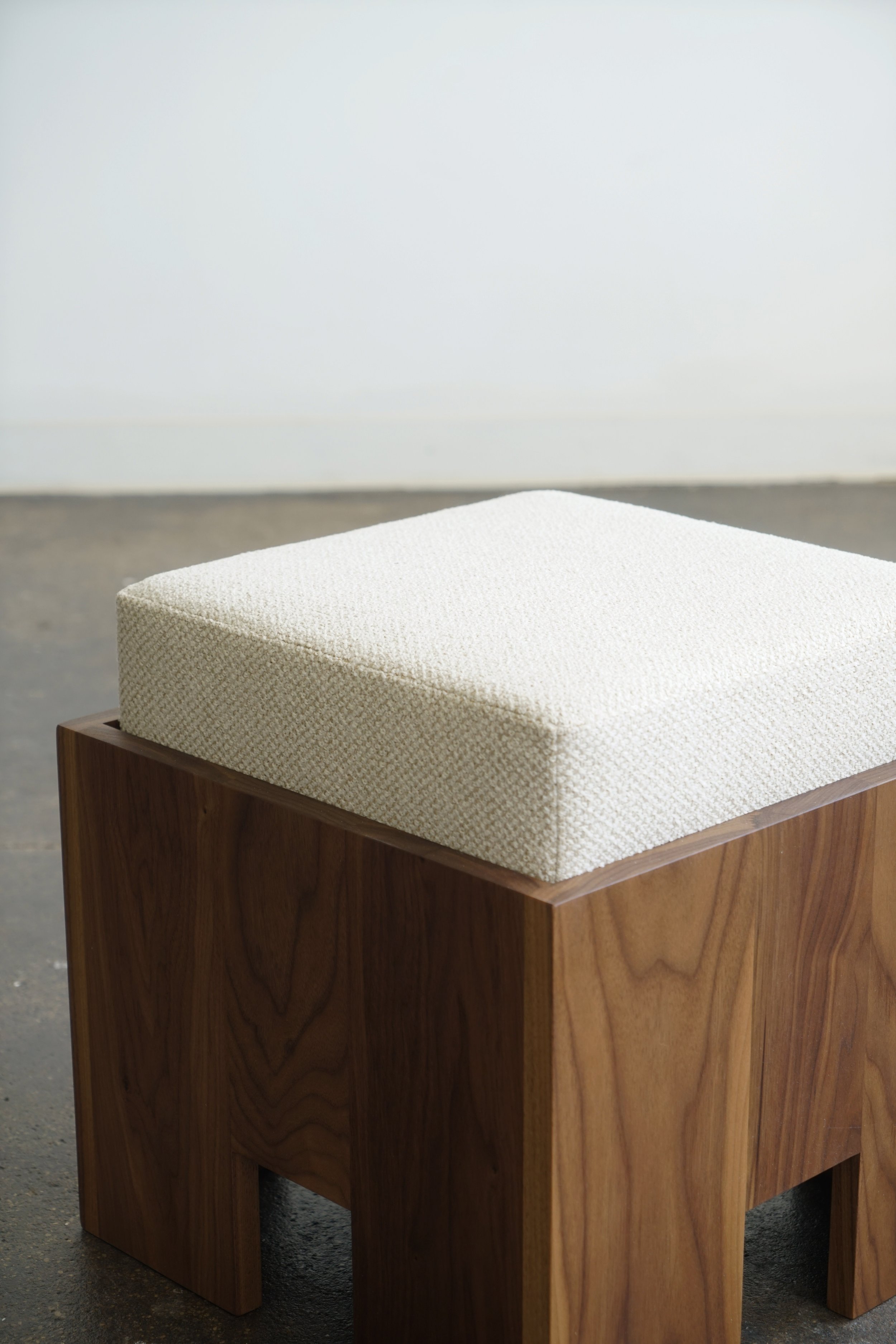 SC1_stool_walnut_3.jpg