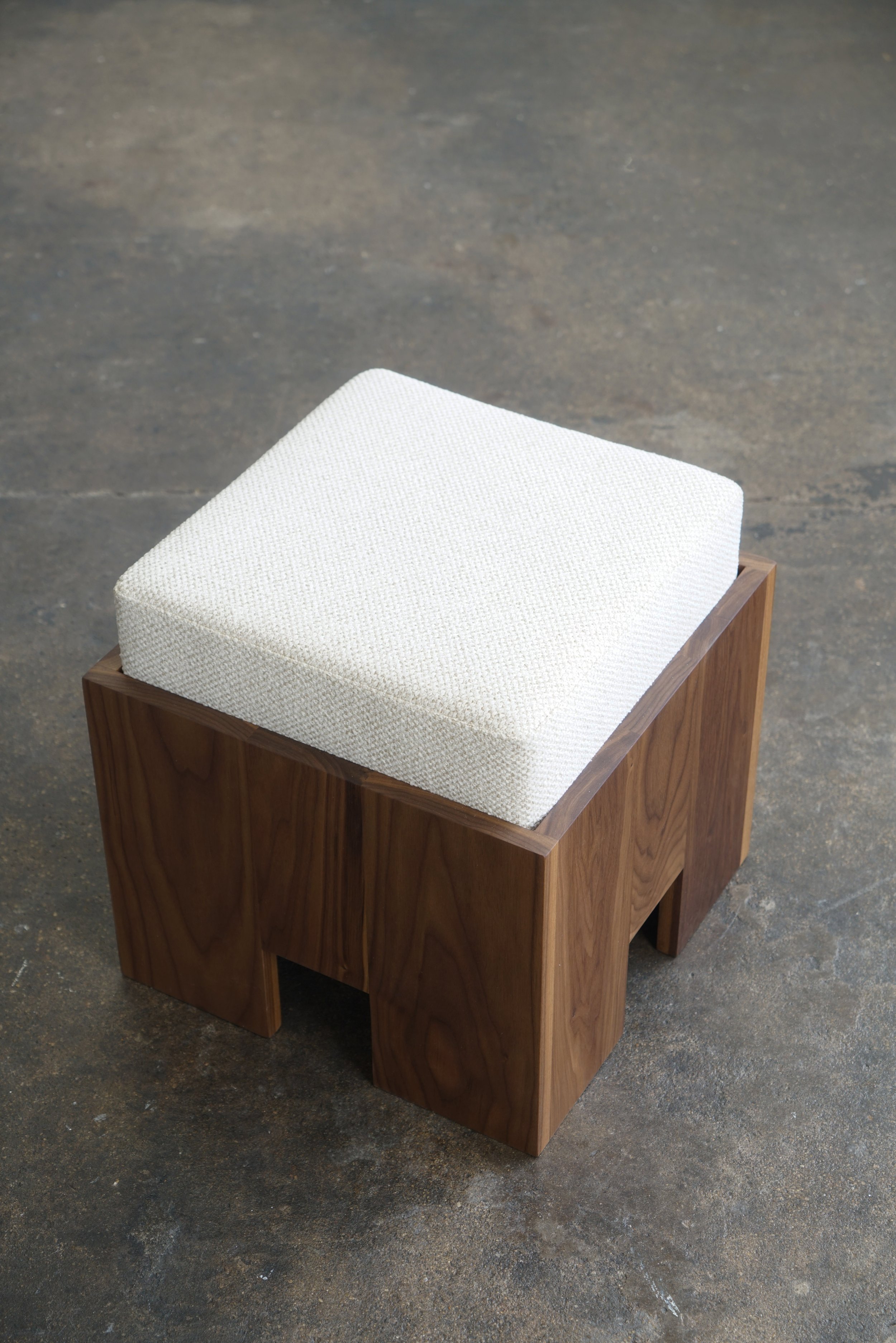 SC1_stool_walnut_7.jpg