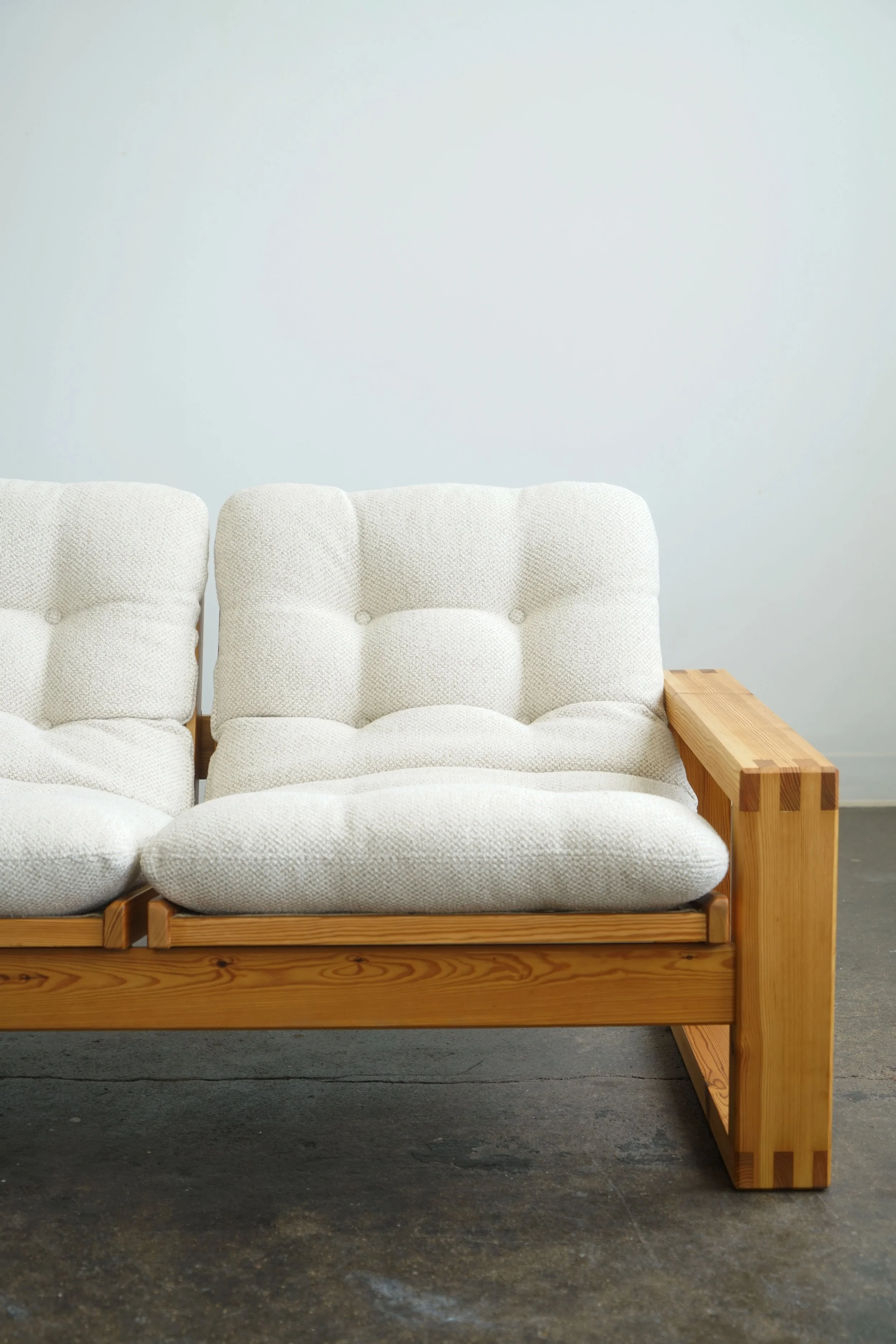 Ekstrom_pine_sofa_6.jpg