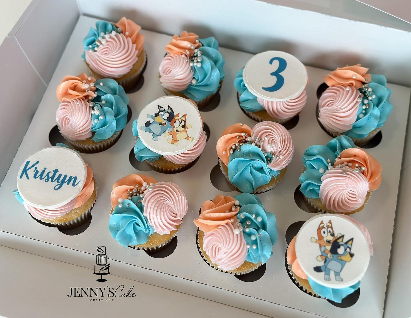 Loving these super cute customizable cupcakes! Swipe for different styles &mdash;&gt;