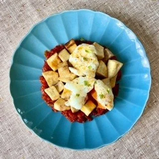 Chips-Pepper Chutney-poached eggs