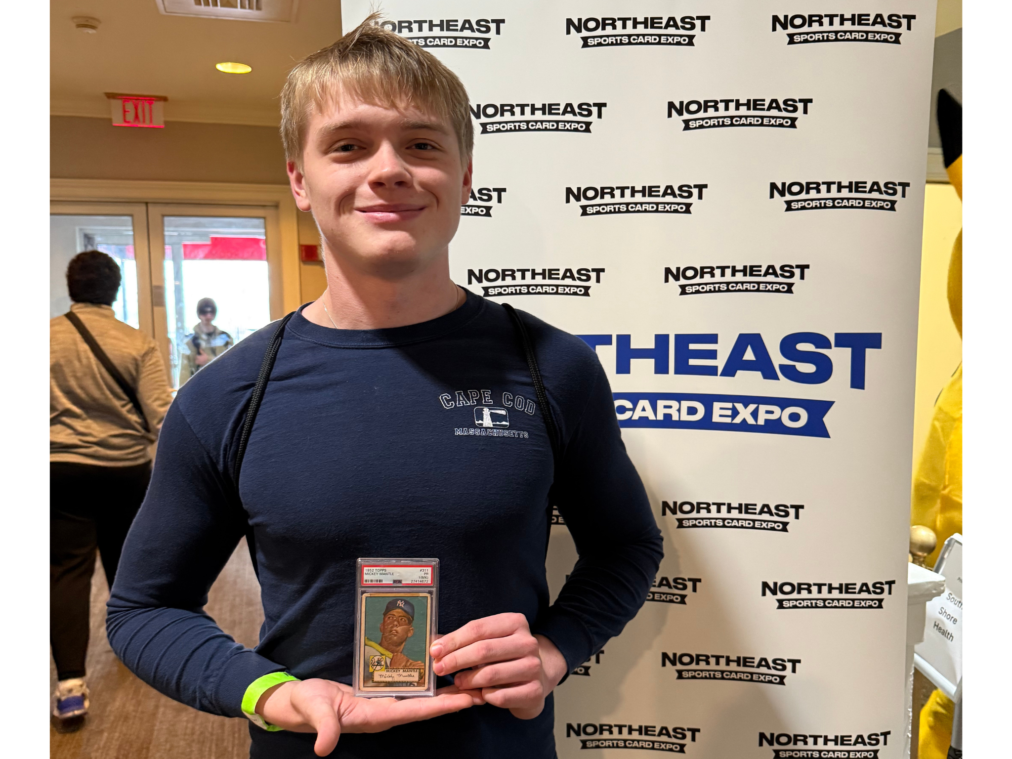 An attendee with his big purchase of the day: a Mickey Mantle rookie card!
