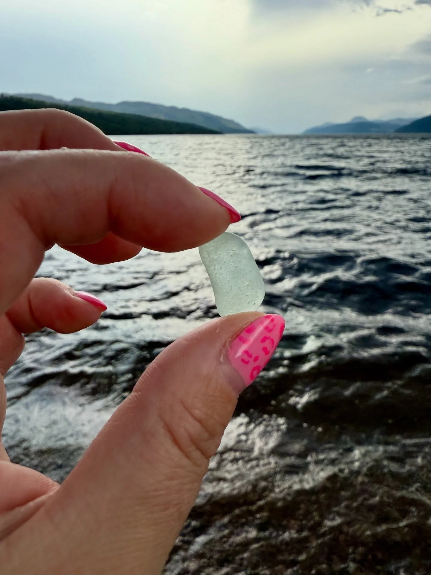 Loch Ness Beachcombing 🩵 Some gems from a few weekends back&hellip;

#beachcombing #lochness #doresbeach #seaglass #lochseaglass #scottishseaglass