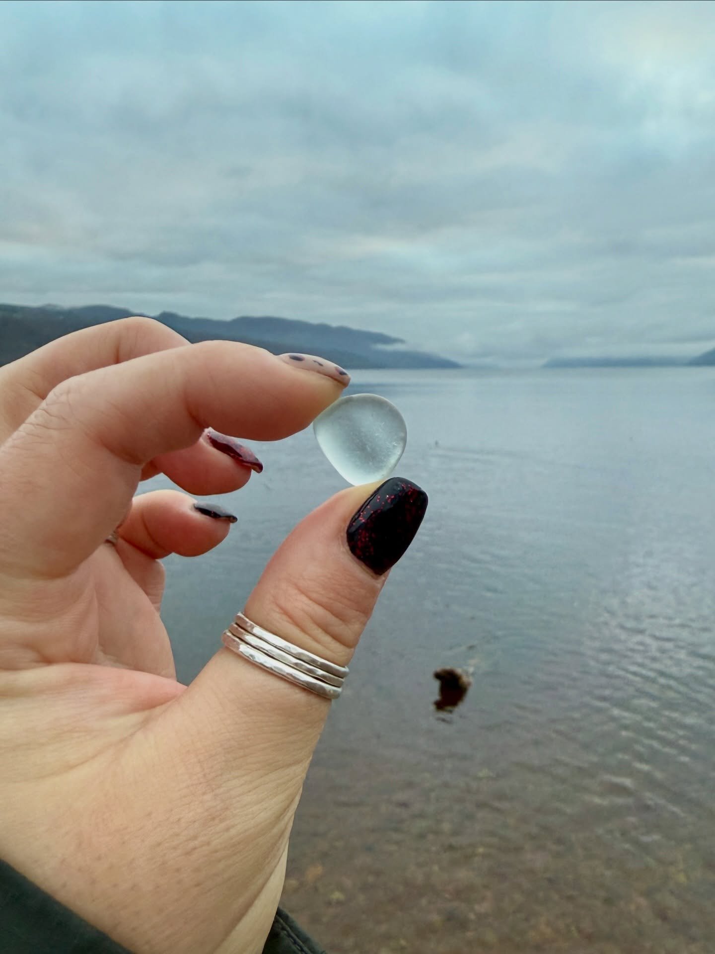 December beachcombing on Dores Beach&hellip; 🩵

#doresbeach #lochness #beachcombing #lochseaglass #scottishseaglass