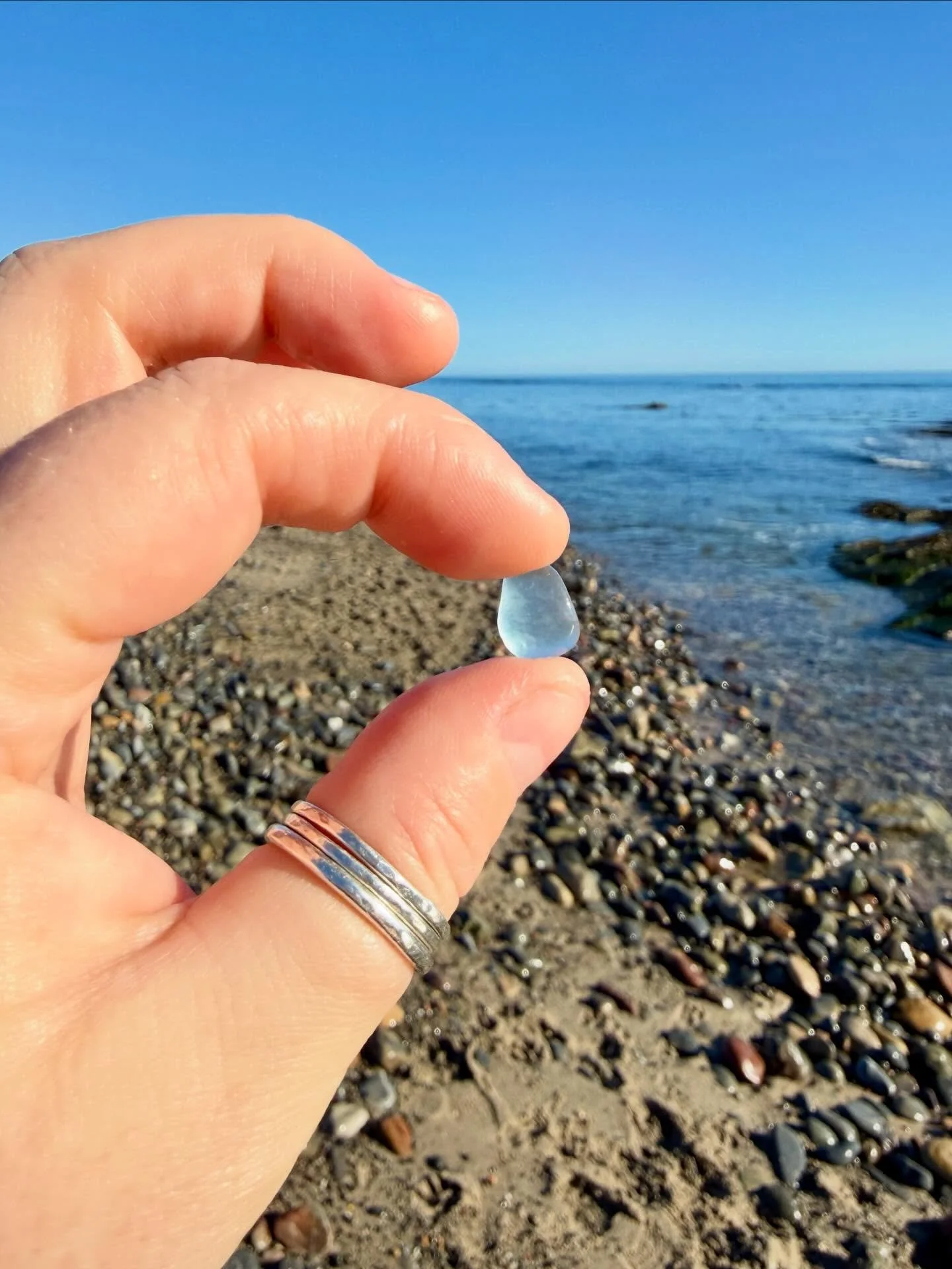 Balintore Beachcombing, Part 1&hellip;gorgeous coloured seaglass, pretty sea pottery, marbles &amp; cowries&hellip; 🩵