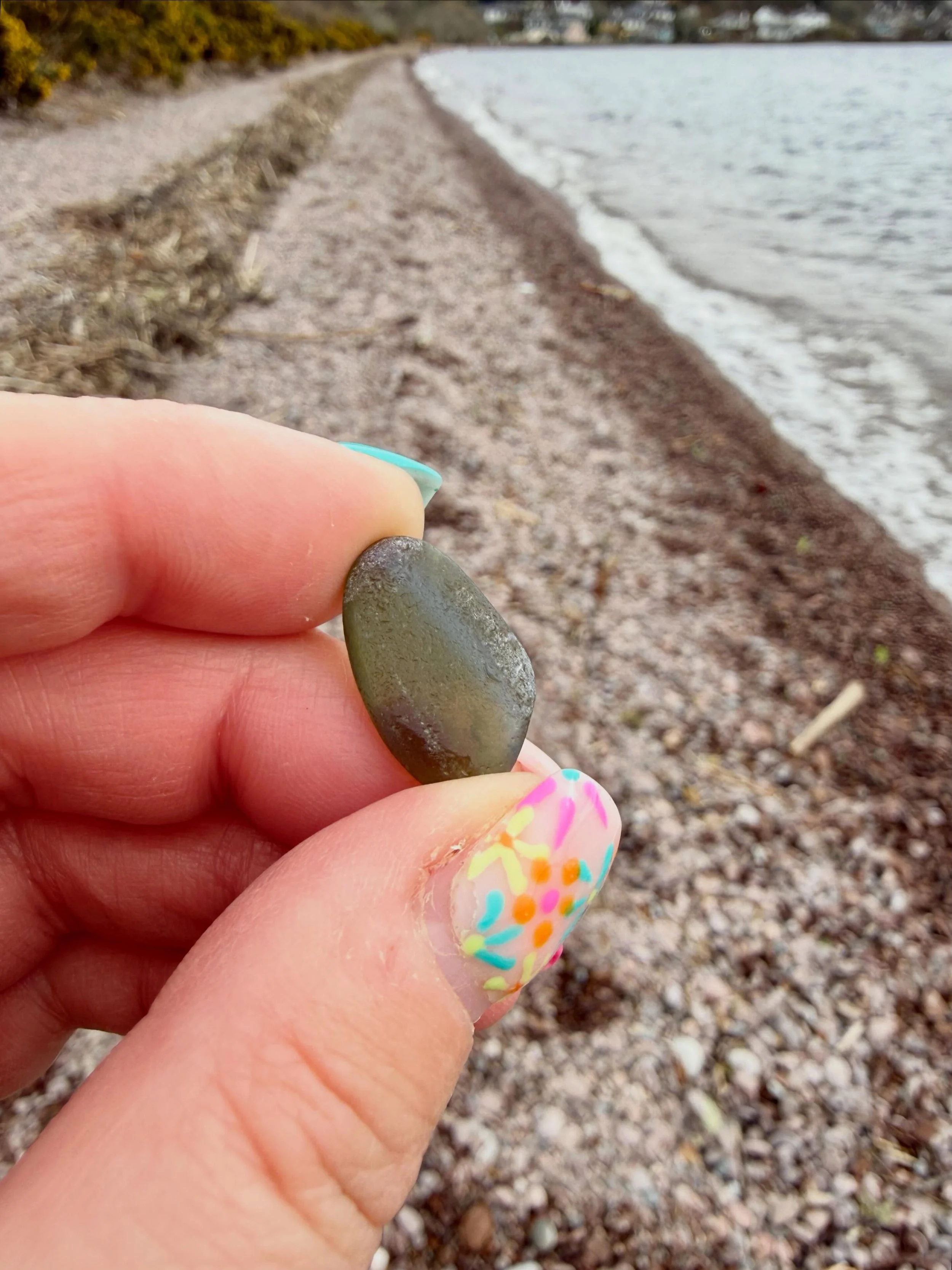 April at Dores Beach&hellip; 🩵

Still one of my all time favourites, just as a place to chill &amp; decompress but also for finding the loveliest bits of seaglass! 👌