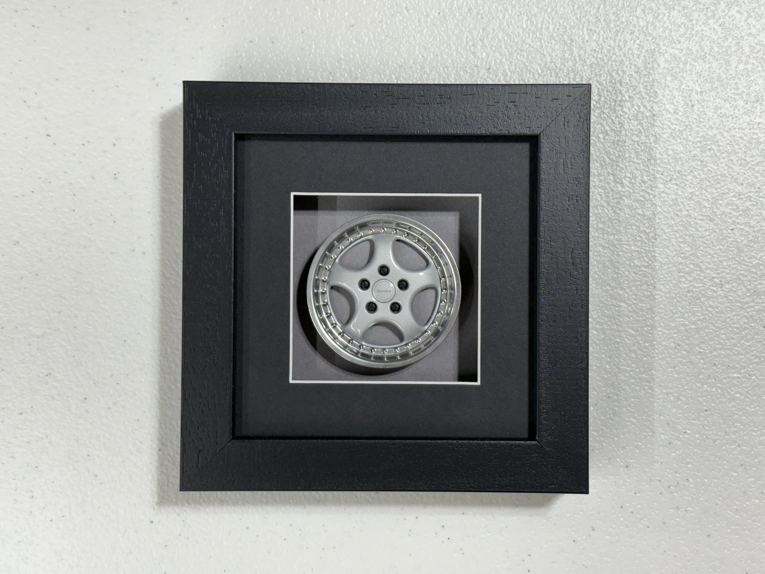 Framed 964 Turbo 3.6 Wheel 1:8 Scale