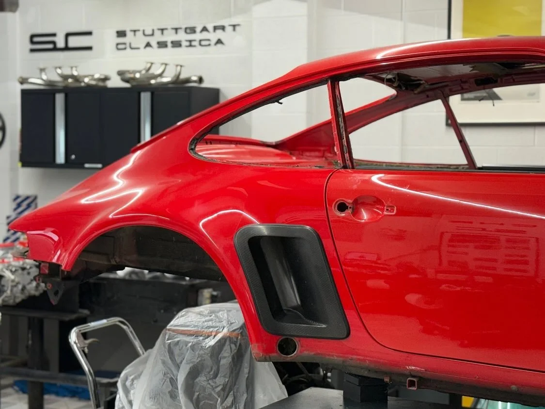 Some photos of our carbon fibre 930S vents fitted with and without the rubber seal. Fitment is good enough that it doesn&rsquo;t need a seal 👍