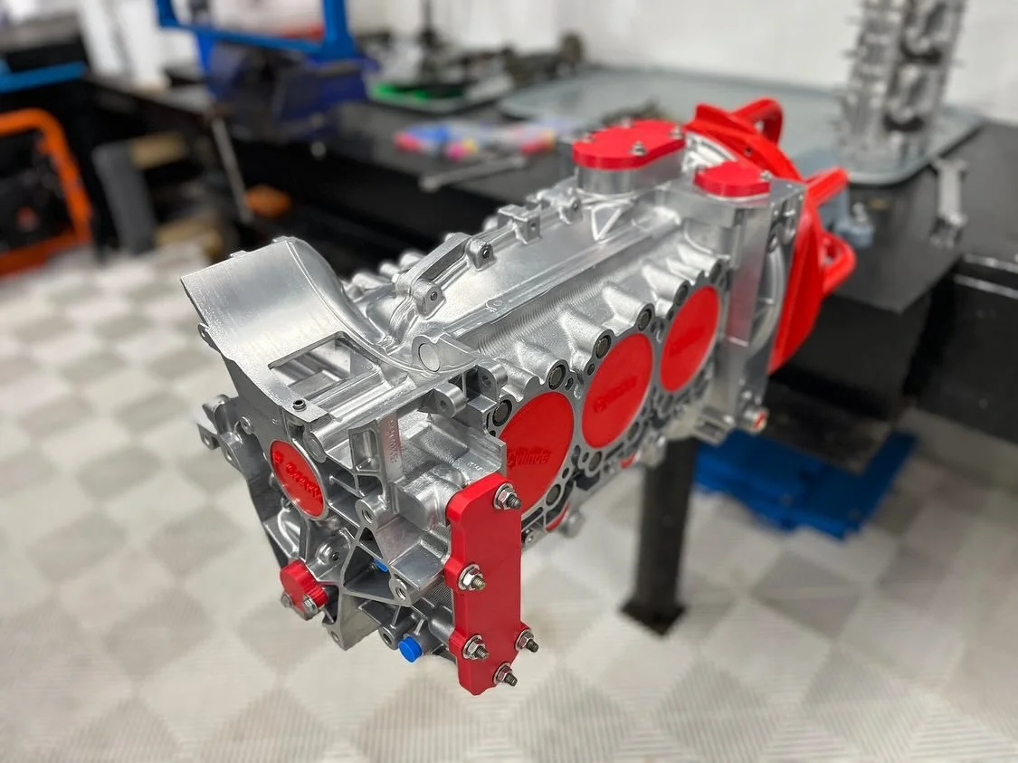 Case plugs and intake caps. Perfect for your engine rebuilds. Available for 911, 964 and 993. Check out or website for more info 👍