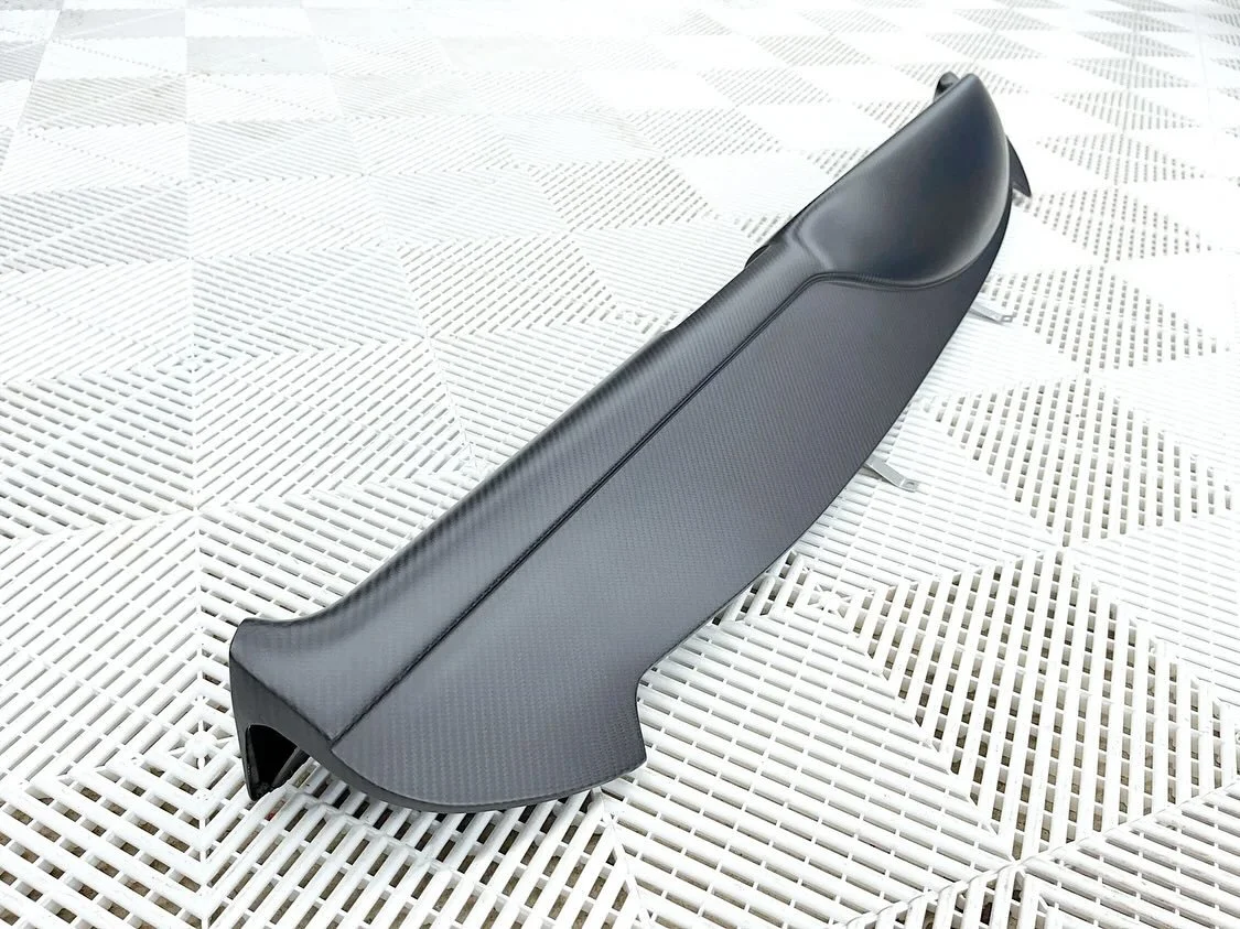 Carbon dash top skin, replaces the standard item. For 964 and 993.

Made from 100% prepreg carbon fiber with a durable matte finish.

In stock with free shipping within North America 👍