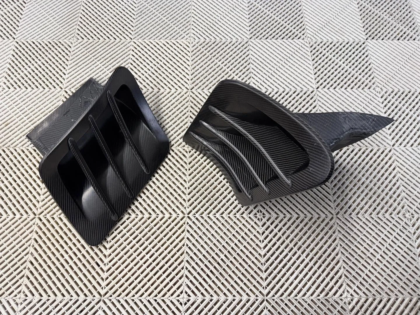 Carbon Fibre 930S Rear Brake Ducts

Based on the standard 930S rear brake ducts, we developed a version that eliminates the need for grafting into the fender. These ducts are designed to sit directly on the surface of the fender and are securely atta