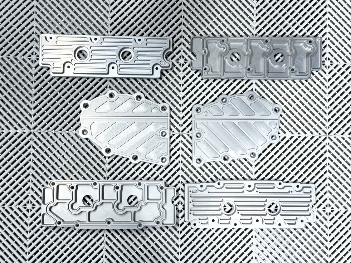 Complete assembly with all gaskets, nuts and washers. Made from billet aluminium. 

Fits: Porsche 964 C2 / C4 / RS 1989-94

Available with clear, red or black anodise