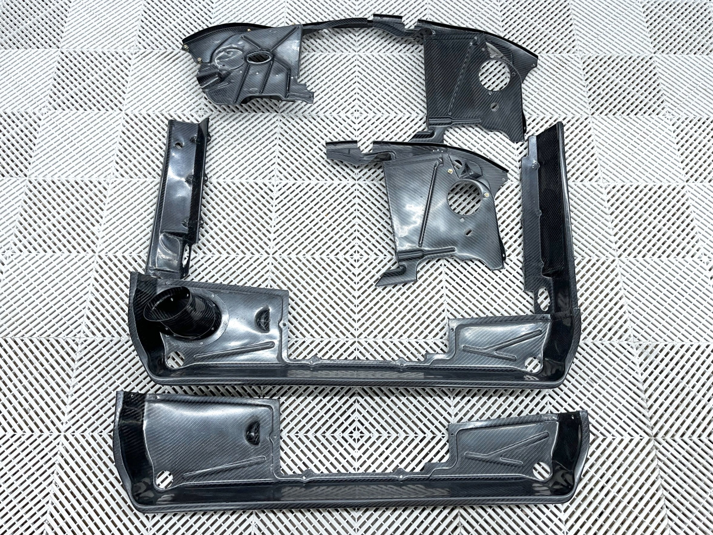 964/993 Carbon Fibre Tinware