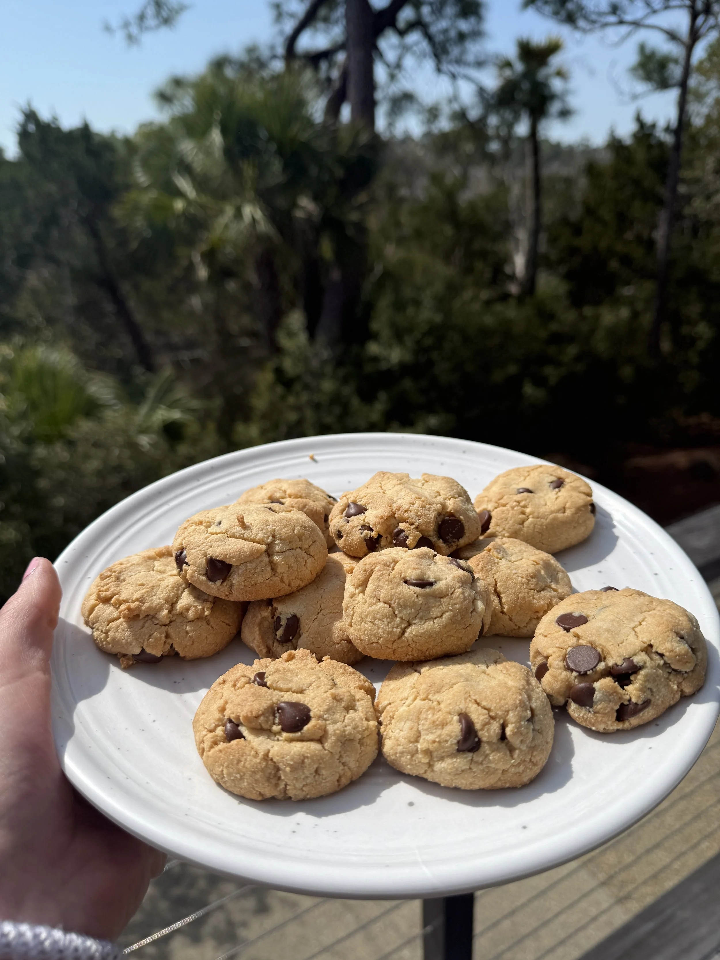 Clean &amp; Simple Chocolate Chip Cookies