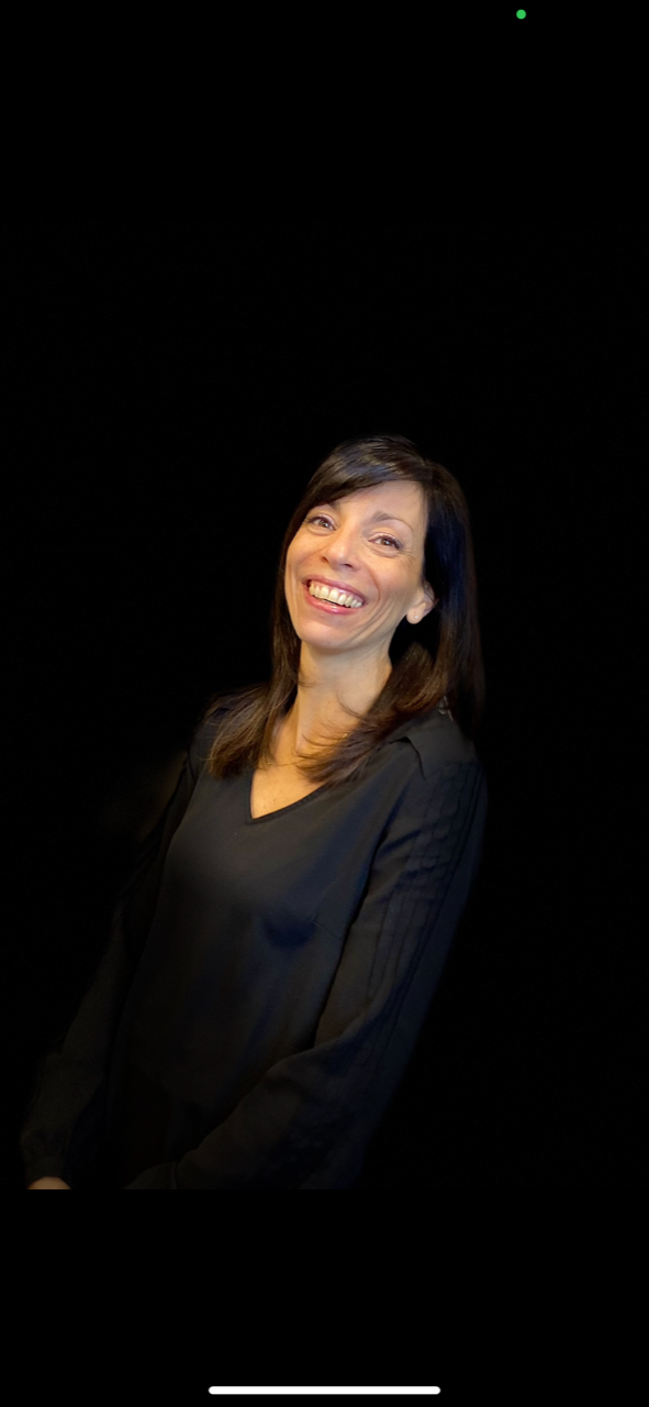 Céline Coiffeuse La Paix.png