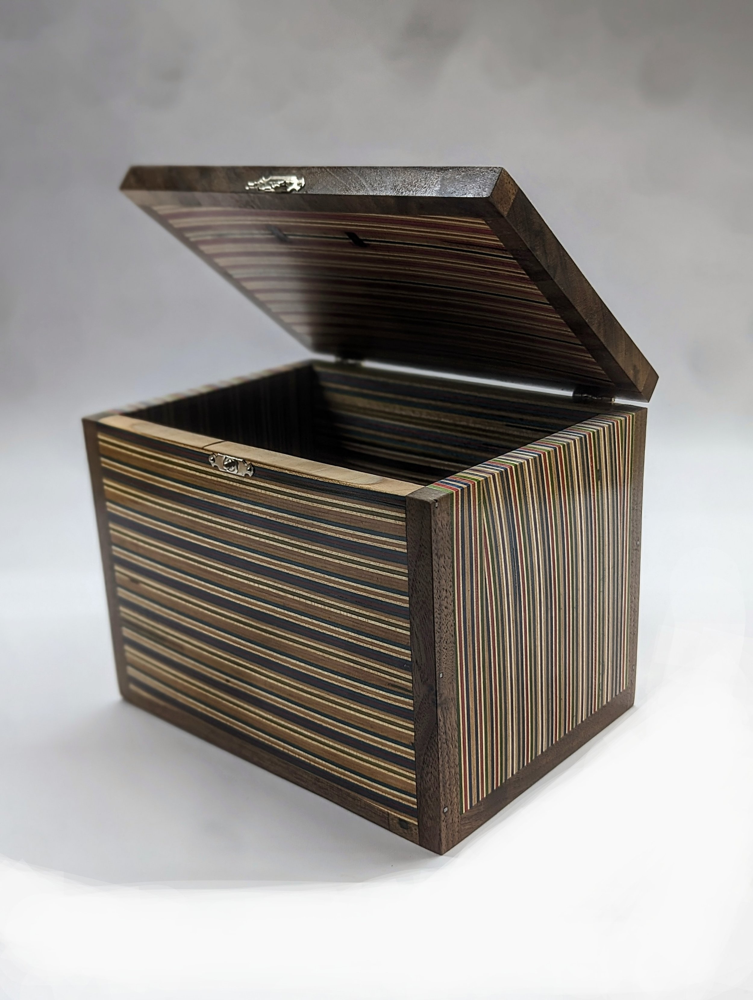 Walnut box001.1.jpg
