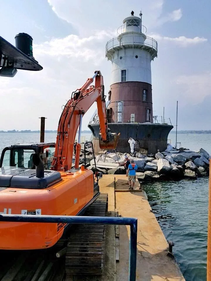 GLL Before Crane.jpg