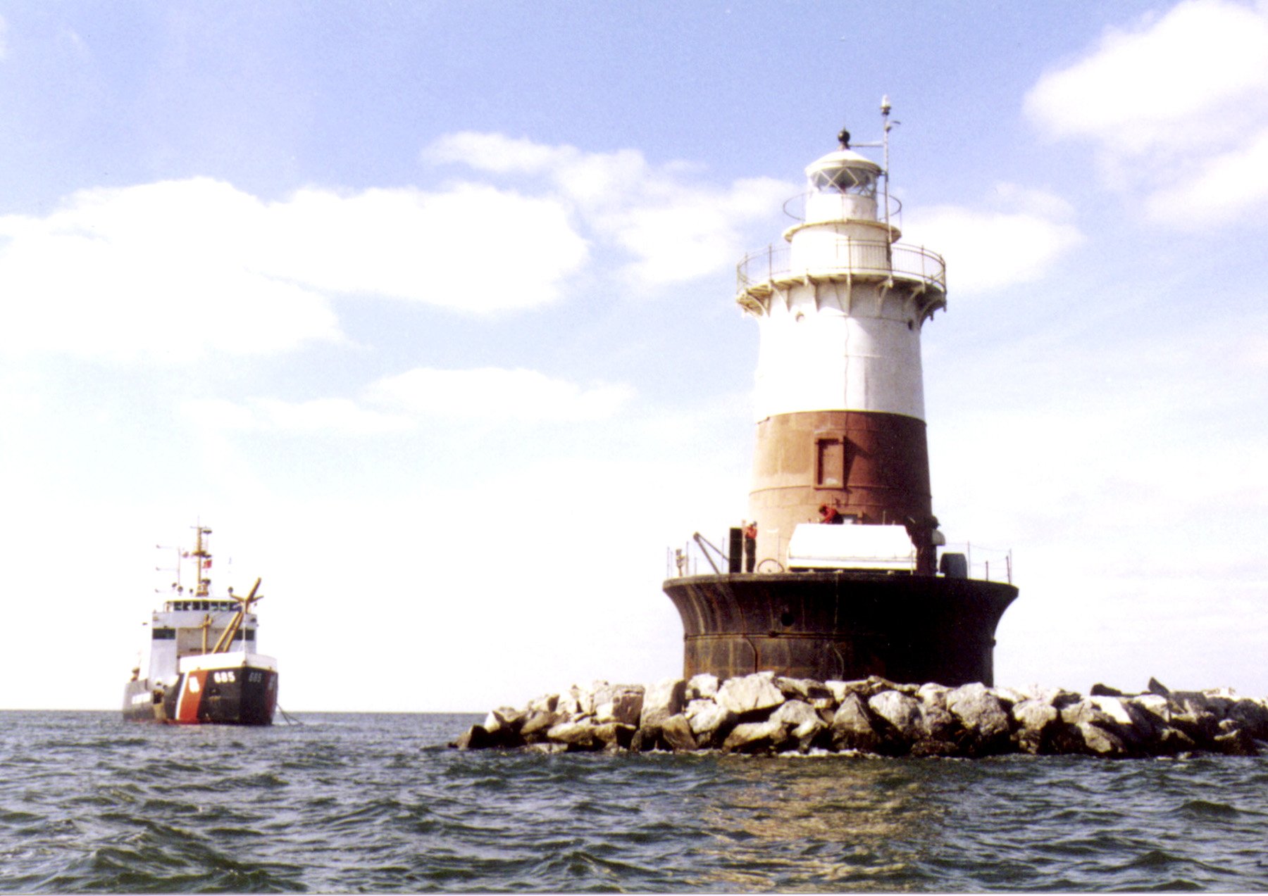Greens_Ledge_Light_1993.jpeg