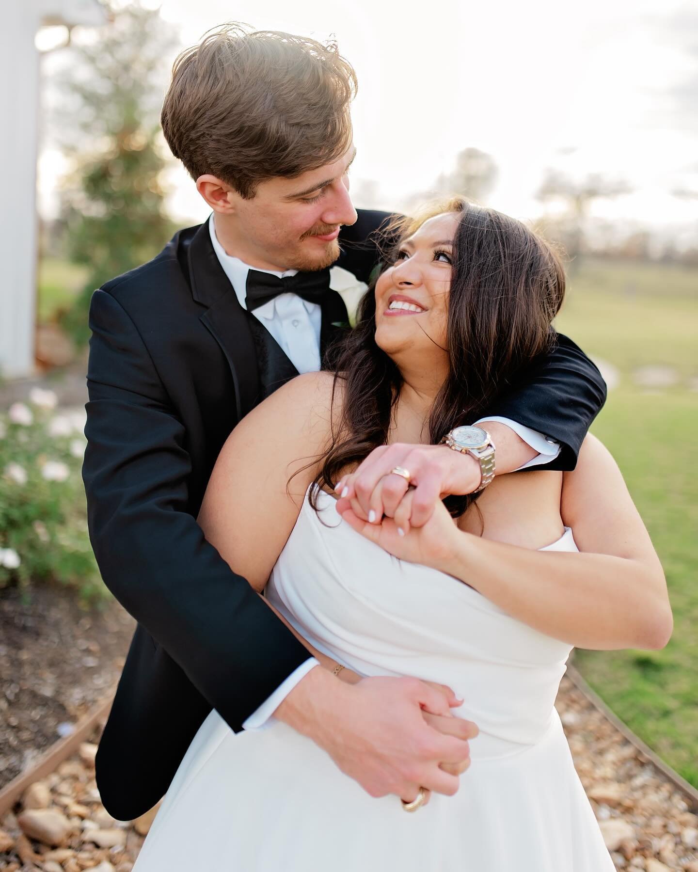 Hold me closer 🫶🏻
&bull;
&bull;
The Young&rsquo;s // 12.9.23
&bull;
&bull;
Coordination // @always_blissful_weddings 
Venue // @camp.hosea 
Photography // @katelynelainecreative 
Hair + Makeup // @naturallyflawless 
Florist // @gardenpartyfloral 
R