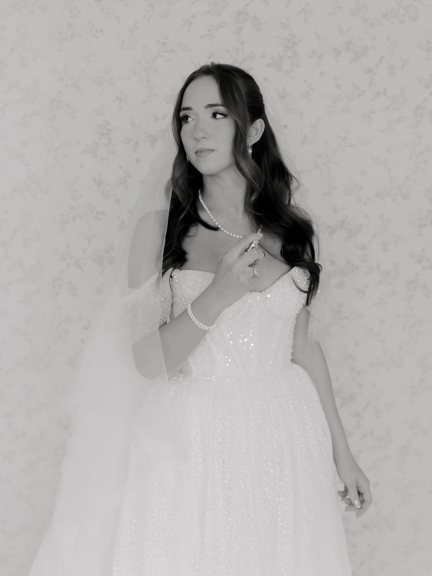 sweet moments with sweet Kiera ๐ผ๐ฆโจ
.
.
Coordination // @always_blissful_weddings 
Venue // @camp.hosea 
Photography // @katelynelainecreative 
Floral // @blossomfloralco 
Hair + Makeup // @roeandcompany_ 
Rentals // @texaseventstoremember 
Caterer