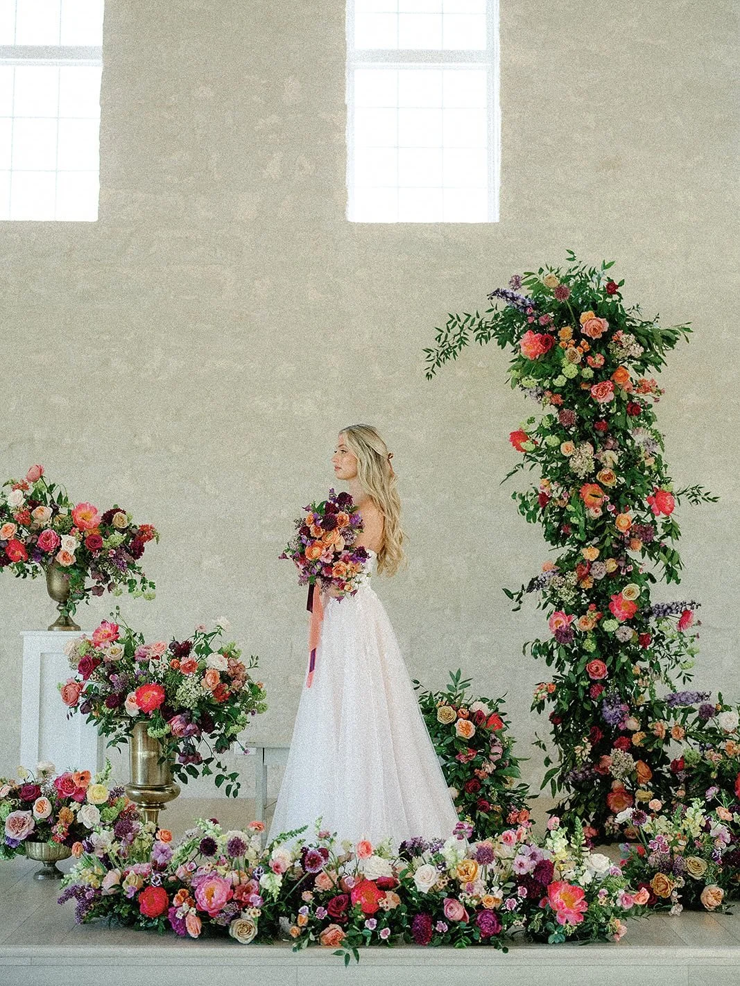 throwing it back to this editorial styled shoot on this Wednesday morning 🌸🌿🌼💜 maybe it&rsquo;s time we plan another 🤭✨
.
.
Planning // @always_blissful_weddings 
Floral Design // @unforgettablefloral 
Venue // @camp.hosea 
Photography // @alici