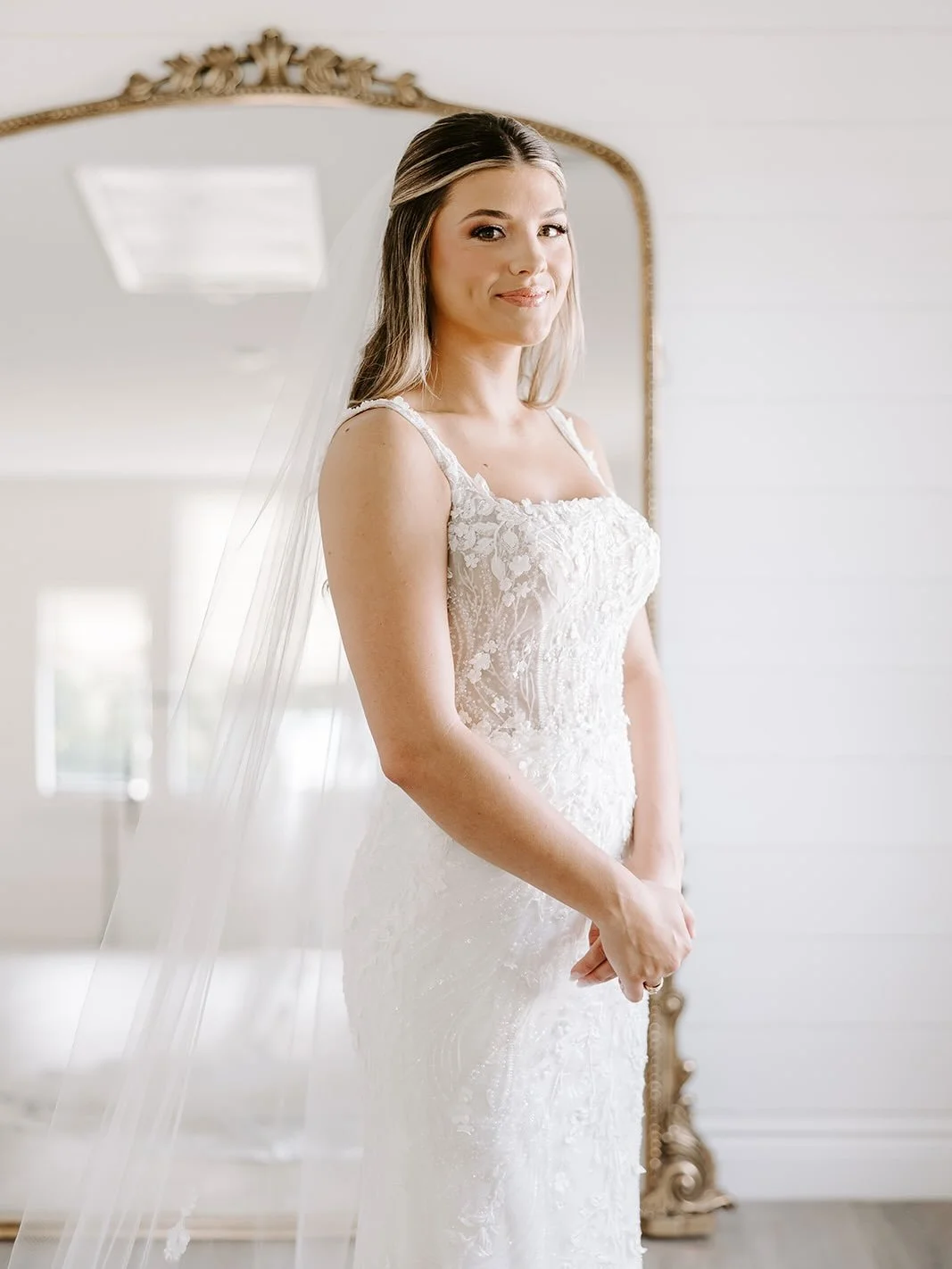 I&rsquo;ll take any excuse to post a+j on the feed 🕊️🖤✨
.
.
Planning // @always_blissful_weddings 
Venue // @boxwood_manor @lauren_boxwoodmanor 
Photography // @erikageierphotography 
Floral // @fdellitdesigns 
Hair + Makeup // @mistyrockwellartist