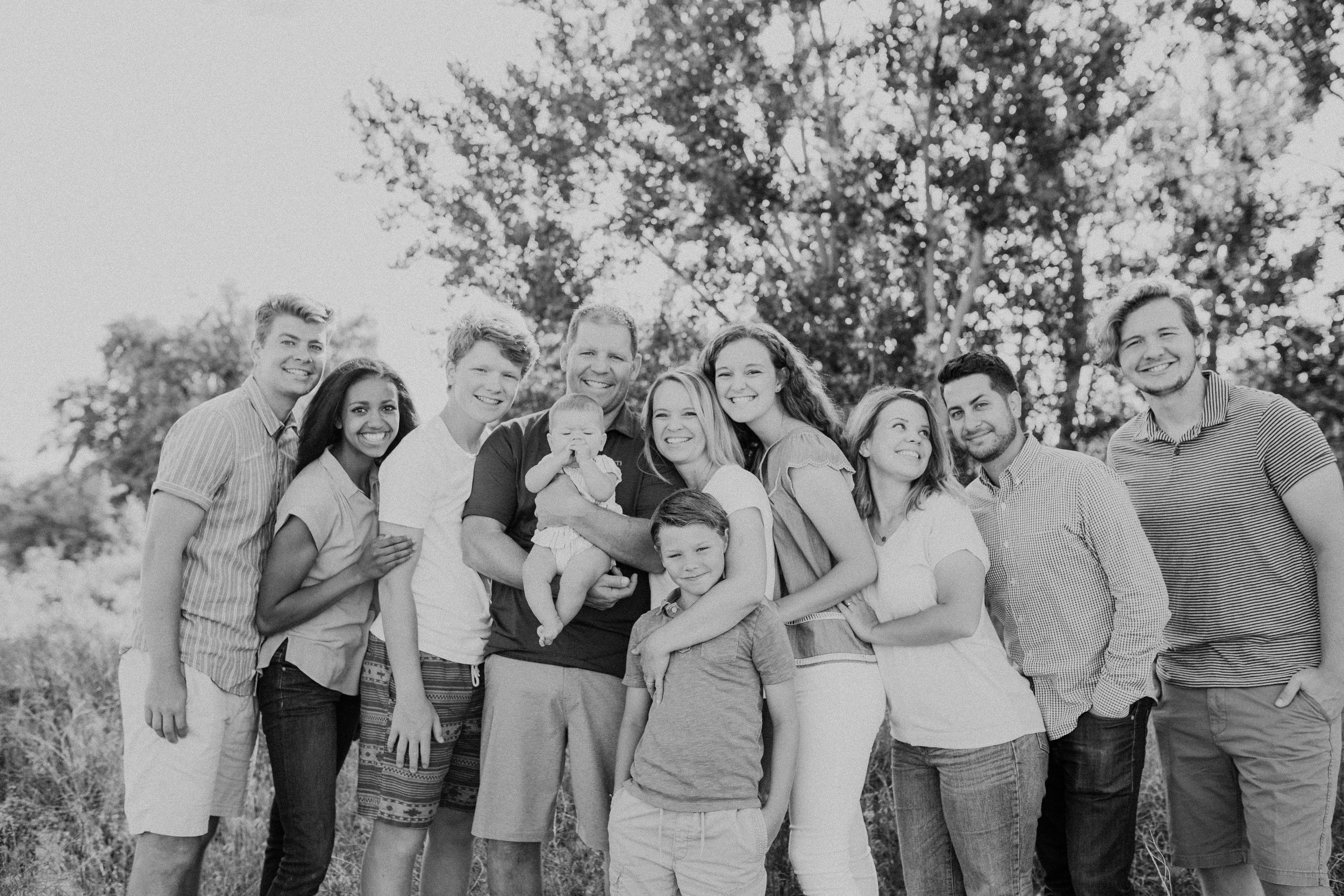 Black and white family pictures | Claybell Park | 400 Lux Photography