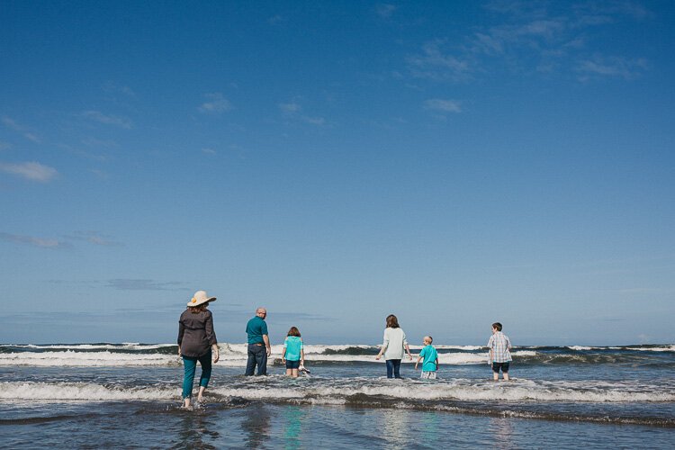 seaside-washington-candid-beach-family-photography