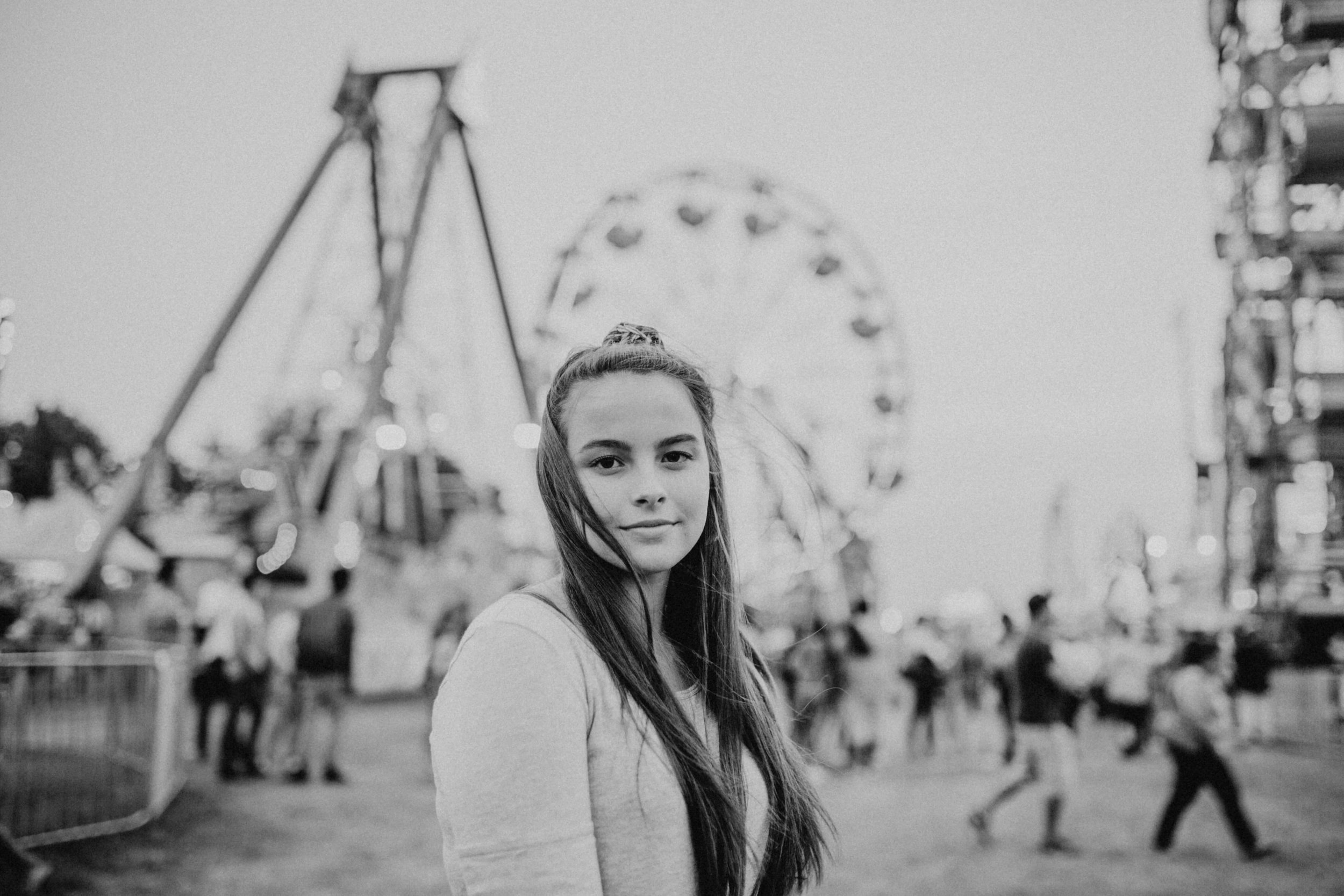 Black and white carnival portrait | Tri-Cities, Washington | 400 Lux Photography 