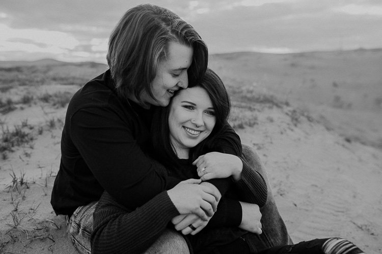 Black and white casual engagement photos | Pasco, Washington | 400 Lux Photography  