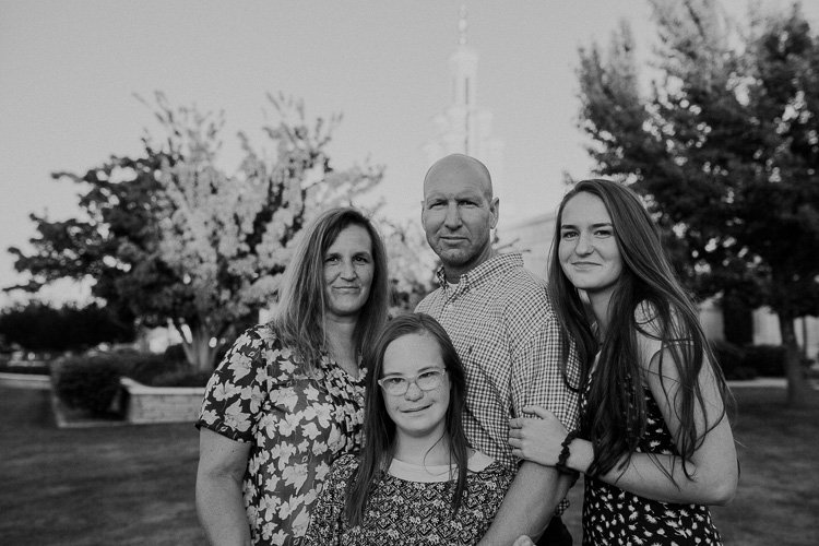 black-and-white-lds-temple-family-photo