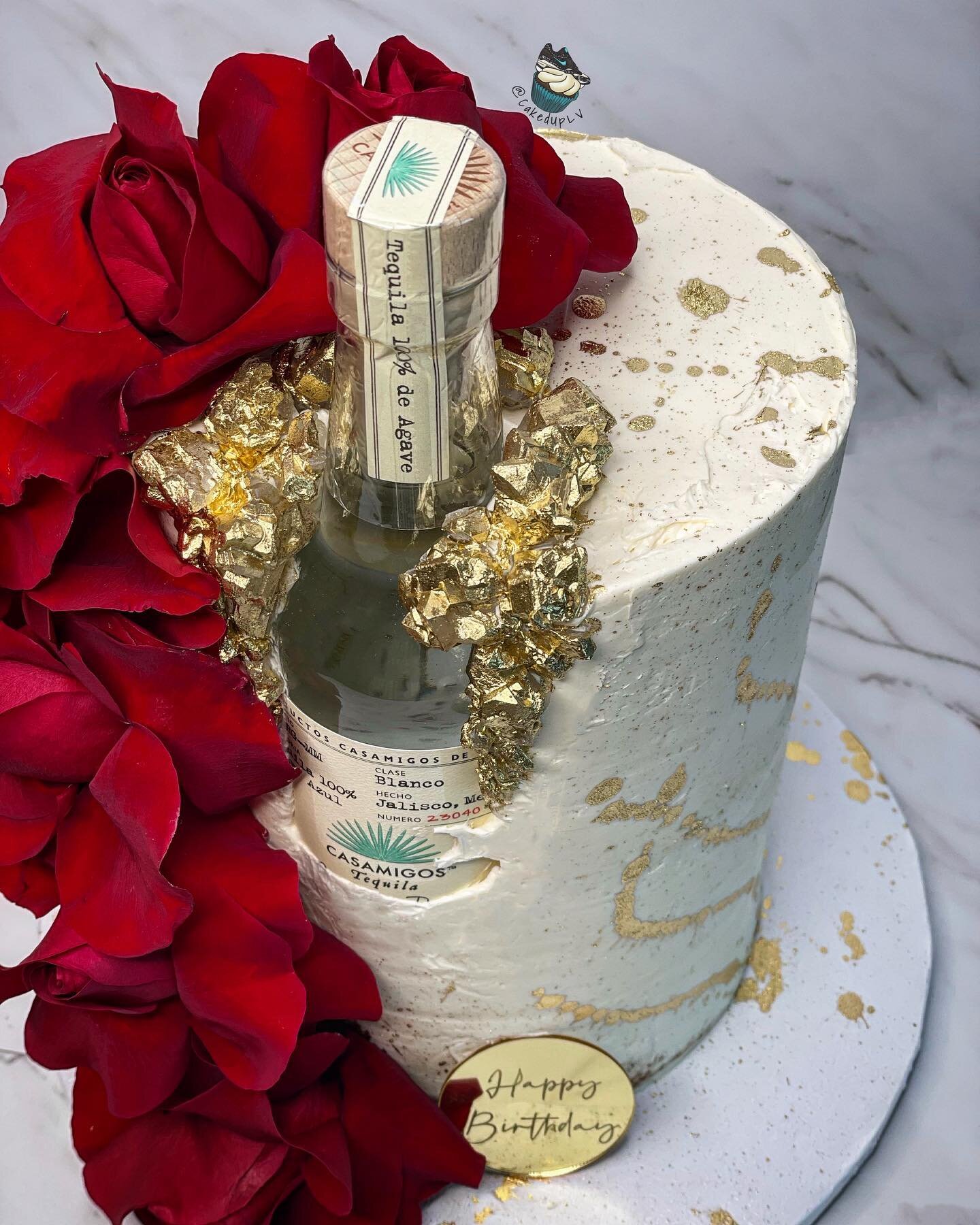 Casamigos is the best tasting tequila hands down. It has hints of vanilla so it pairs perfectly with cake!

&bull;

Cuban Link &mdash; @sprinklesbygcc 
Cake Charm &mdash; @happyhourslv