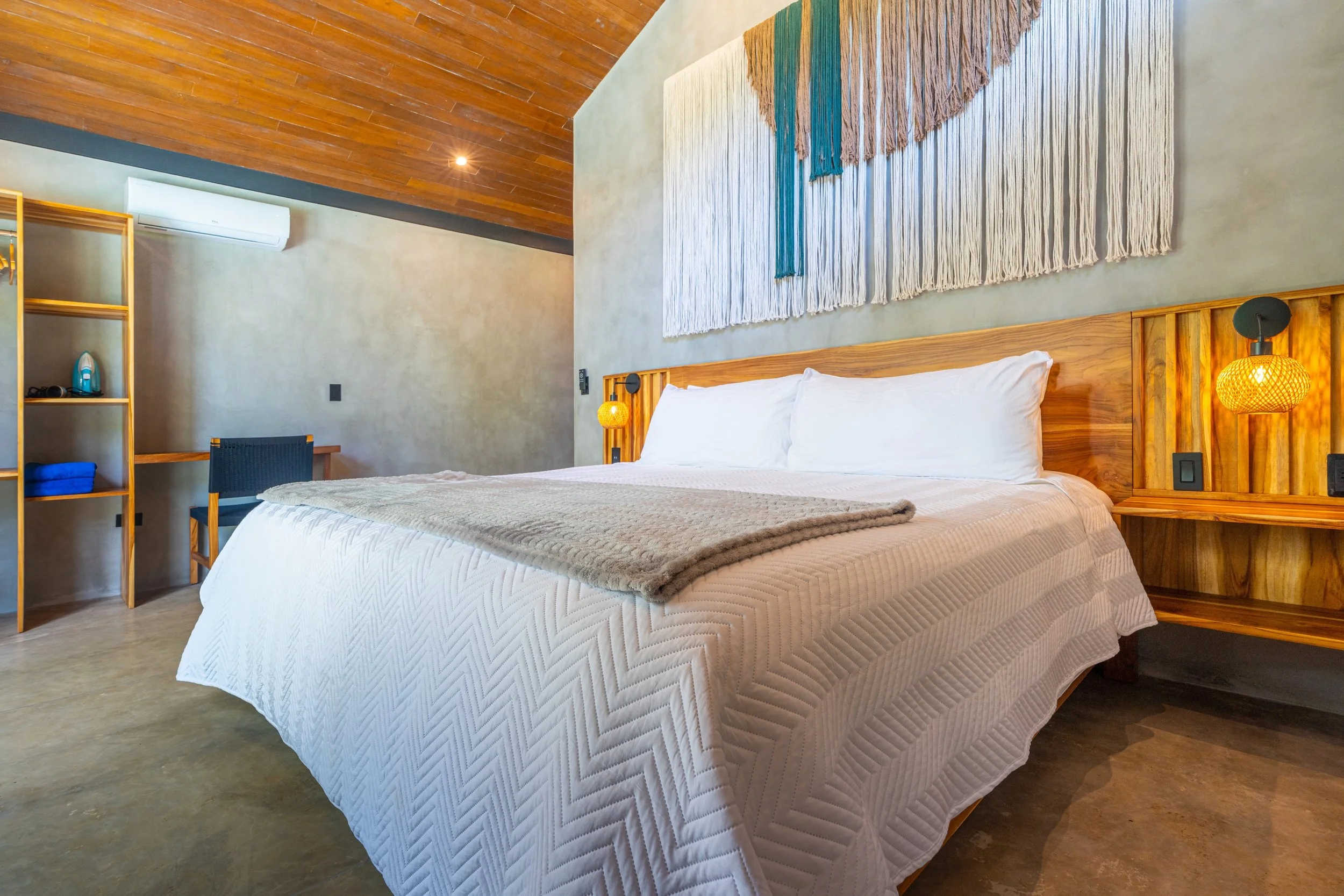 king-bedroom-luxury-home-rental.jpeg