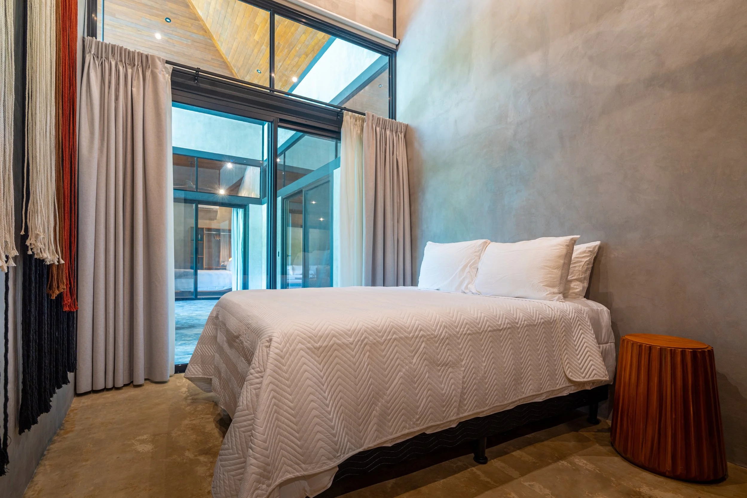 queen-bedroom-luxe-home-rental-uvita-2-1.jpeg