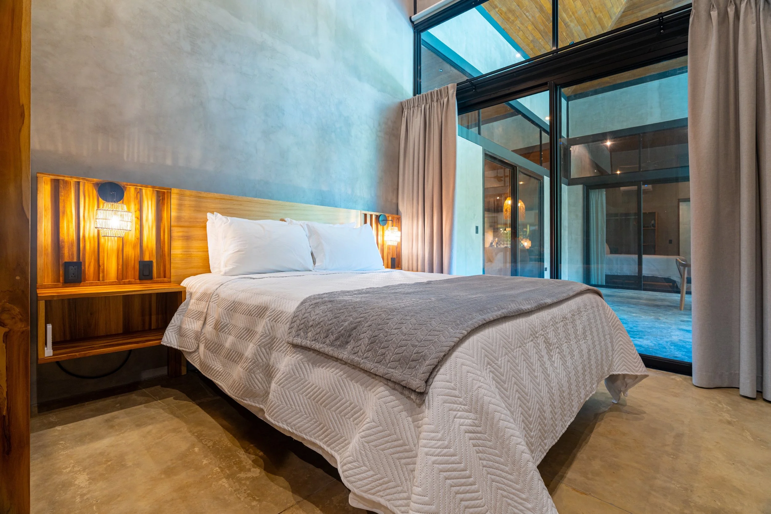 queen-bedroom-luxe-home-rental-uvita-1-1.jpeg