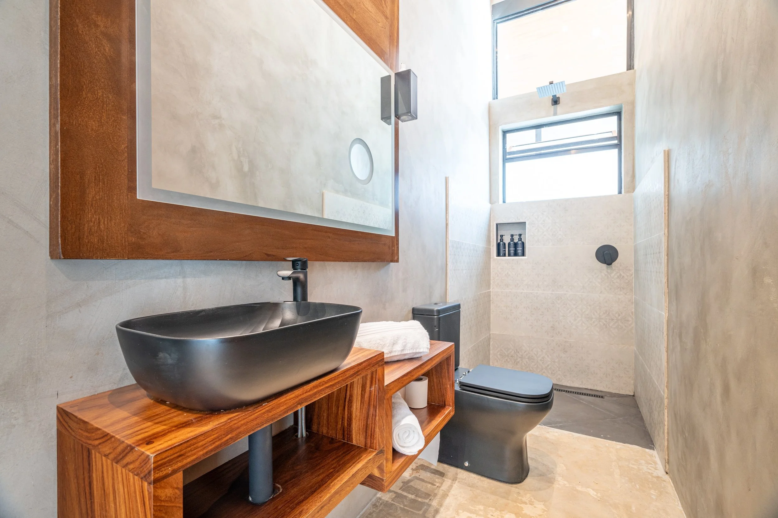 bathroom-villa-rio-mandala-ojochal-retreat-center.jpeg
