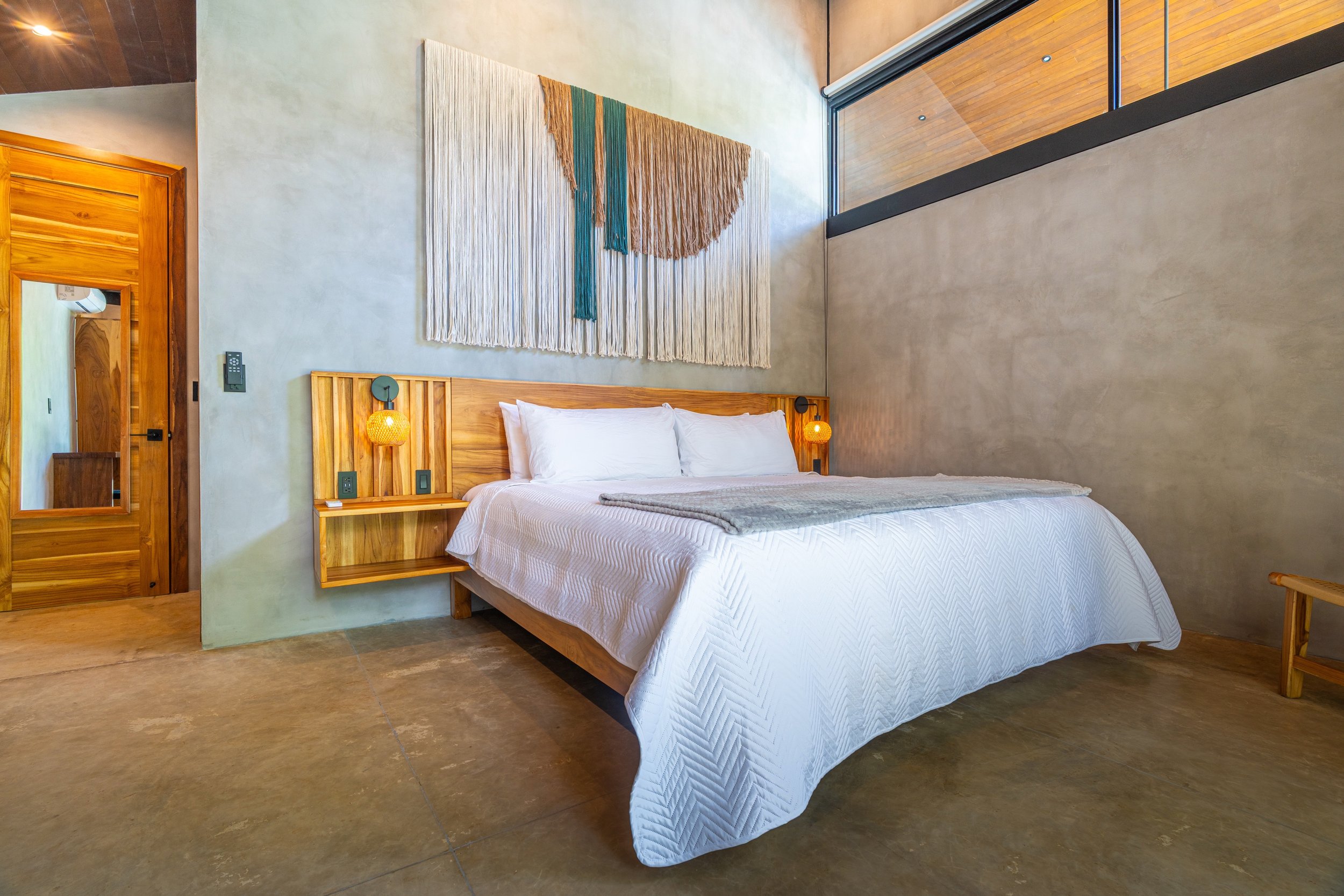 king-bedroom-luxury-home-rental-2.jpeg