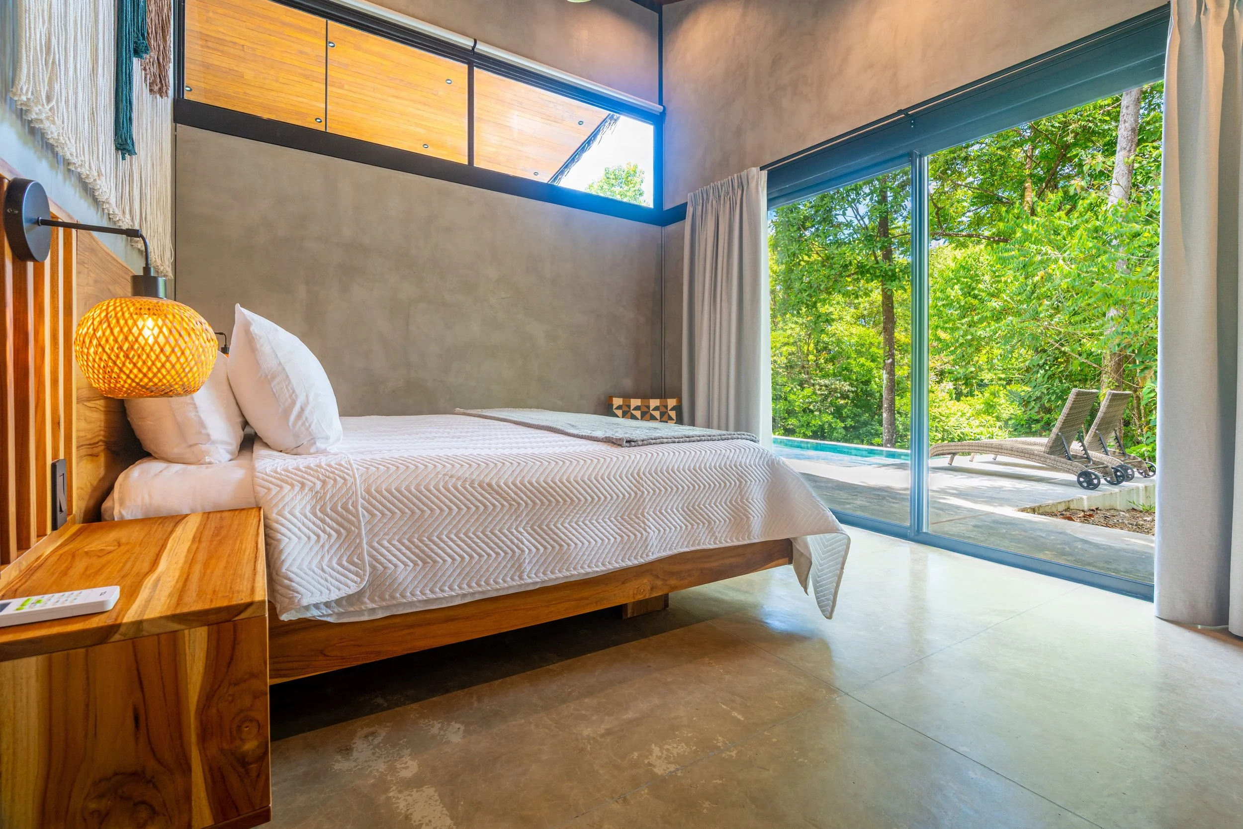 king-bedroom-luxury-home-rental-3.jpeg
