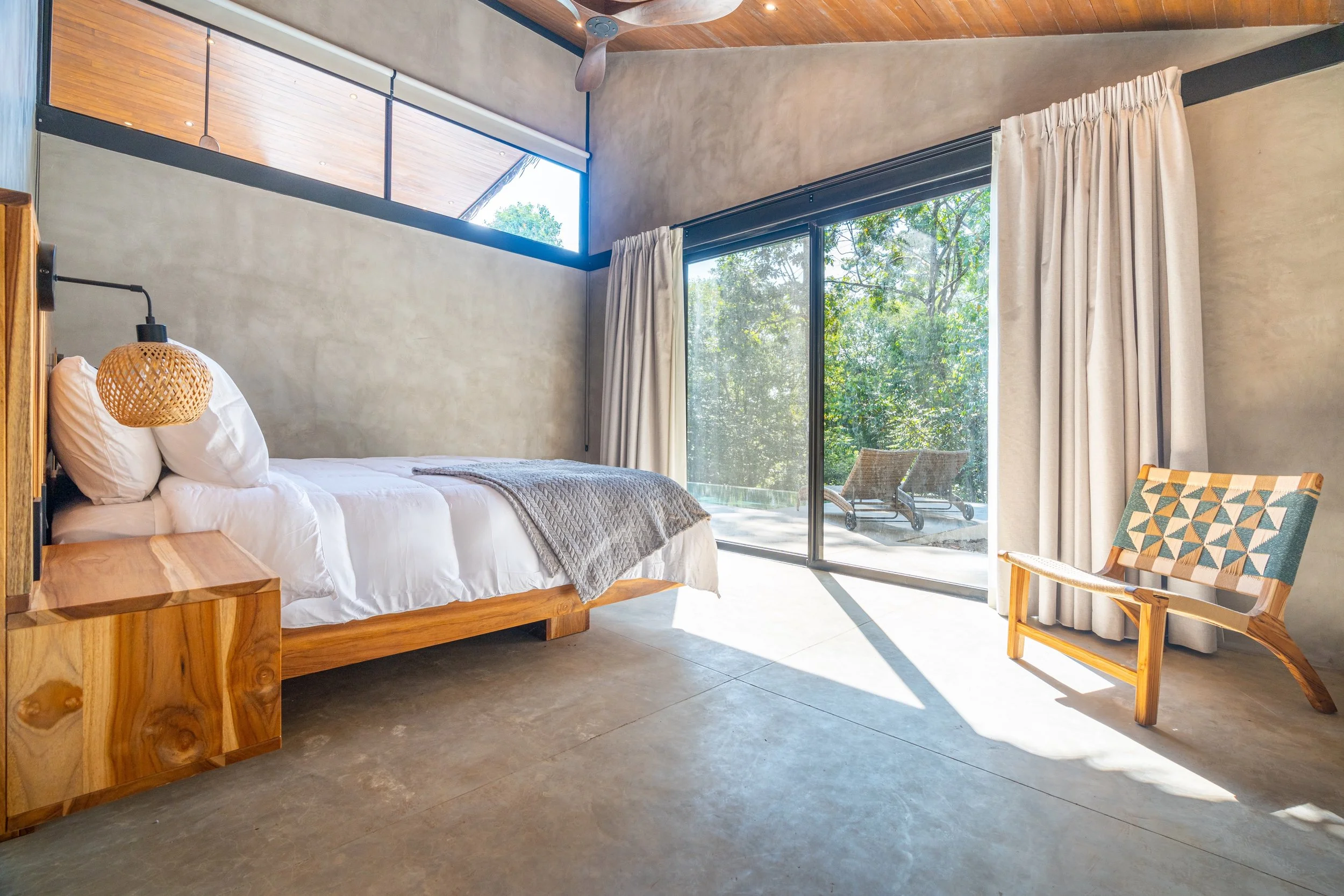 king-bedroom-luxury-home-rental-1.jpeg