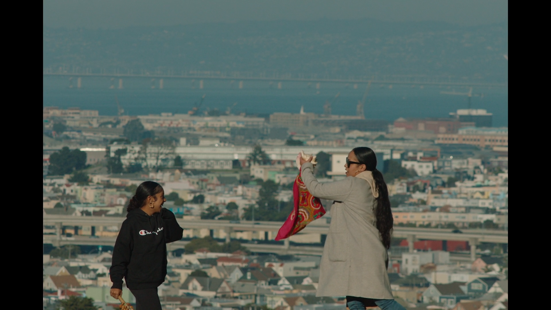 VS--OfftheRecordJuliafromEvenOddonVimeo-5’50”.png