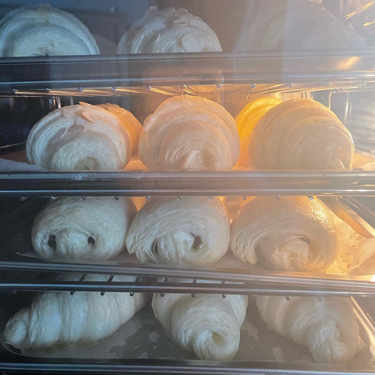 In case anyone missed it from our stories yesterday, this week it the LAST week for you to get your fix on TheDorkyFrench viennoiseries before temporary closure !! (They freeze well.) 

Just a necessary break to move out from the home bakery and make